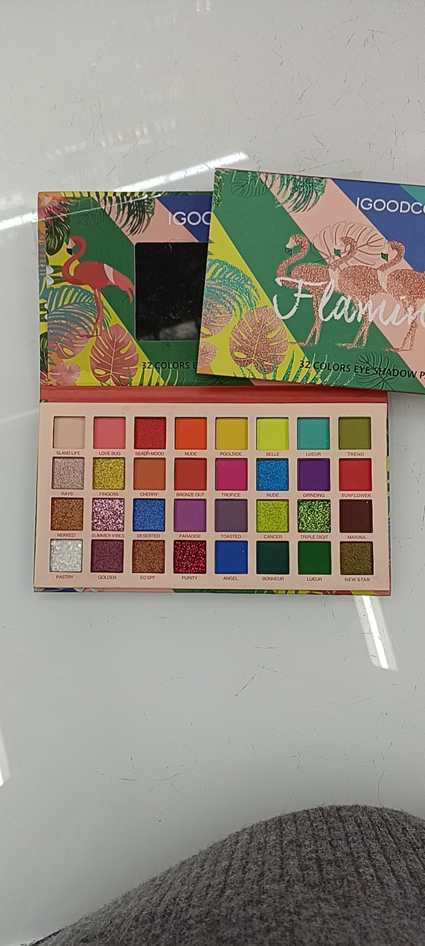 32-color eyeshadow palettes exclusively for export