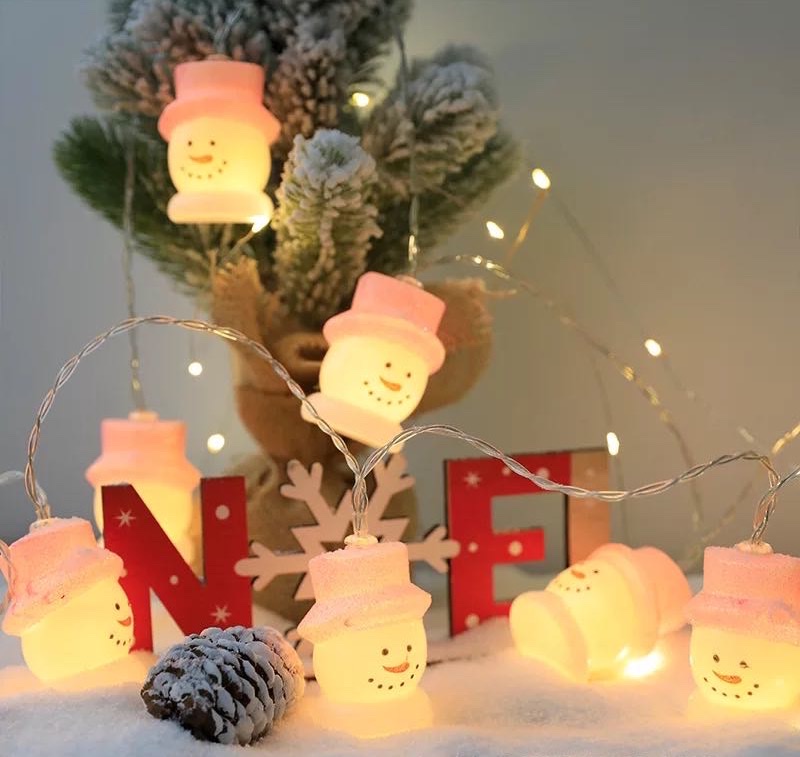 Santa Claus head LED light string, outdoor waterproof creative snowman light string, LED Christmas festival decorative color light string, snowman hat, 3-meter 20-lamp battery box Application Scenario