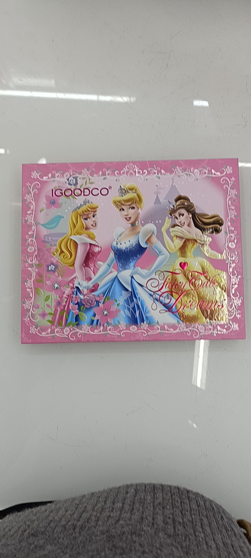 A 36-color ribbon eyeshadow palette exclusively for foreign trade