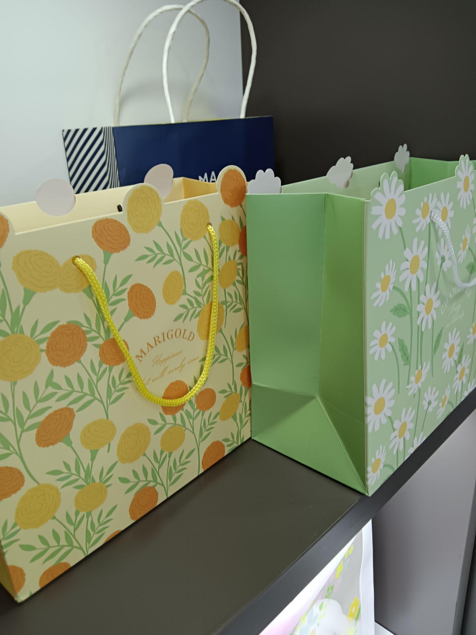 White card printed handbag Specification image