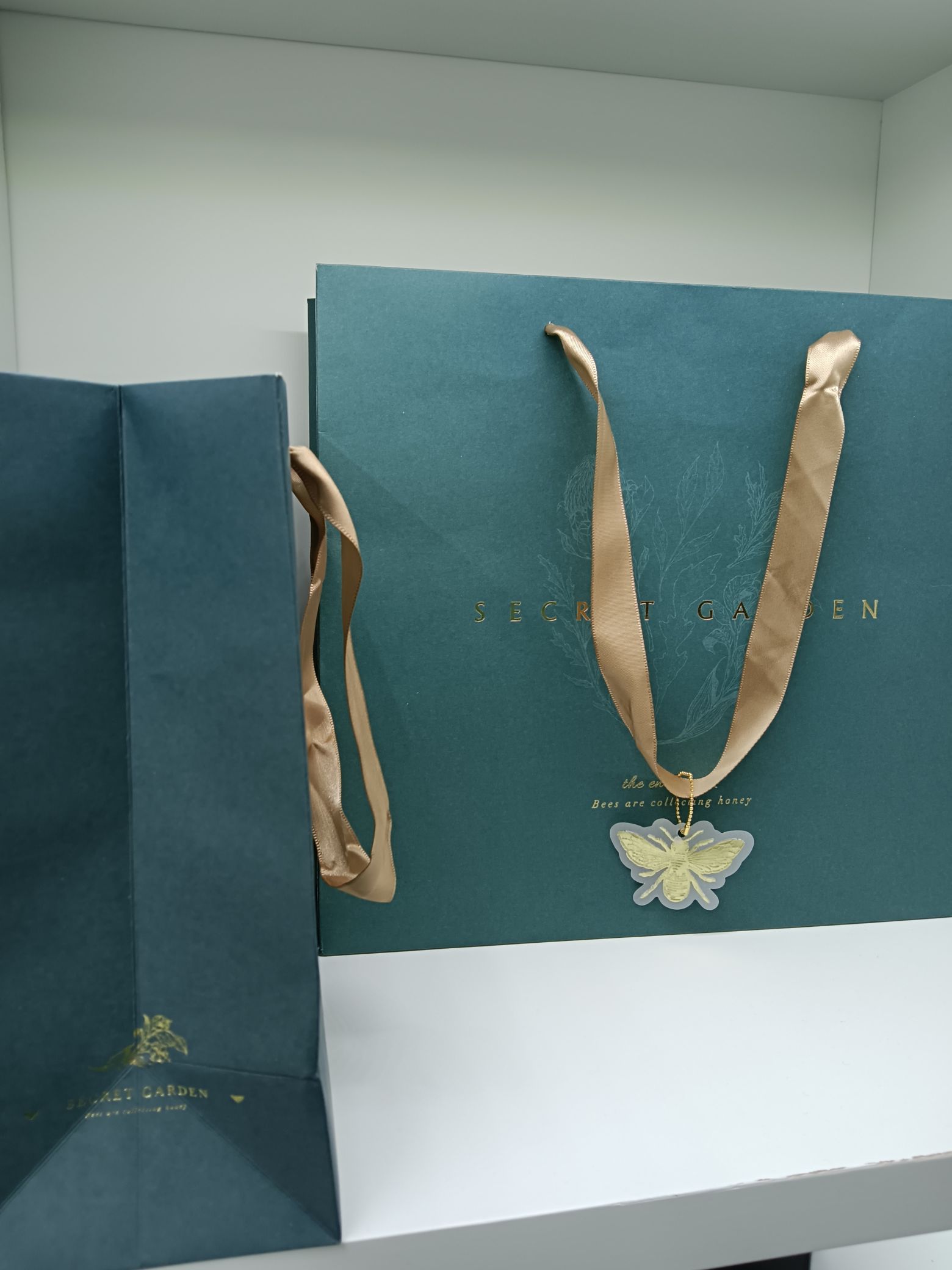 Special paper gold-embossed ribbon butterfly belt details Picture