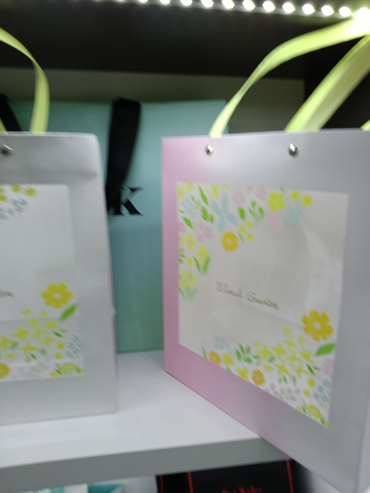 Customized special paper handbags details Picture