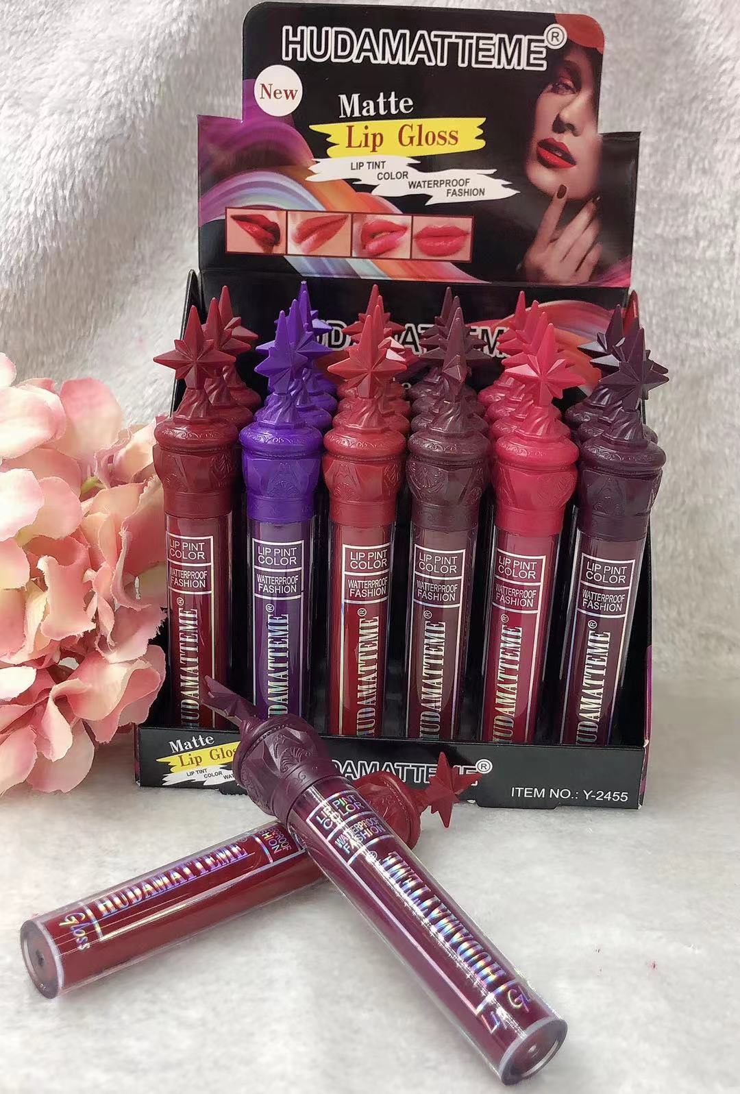 The Y-2345 lip gloss features a novel and unique design Specification image