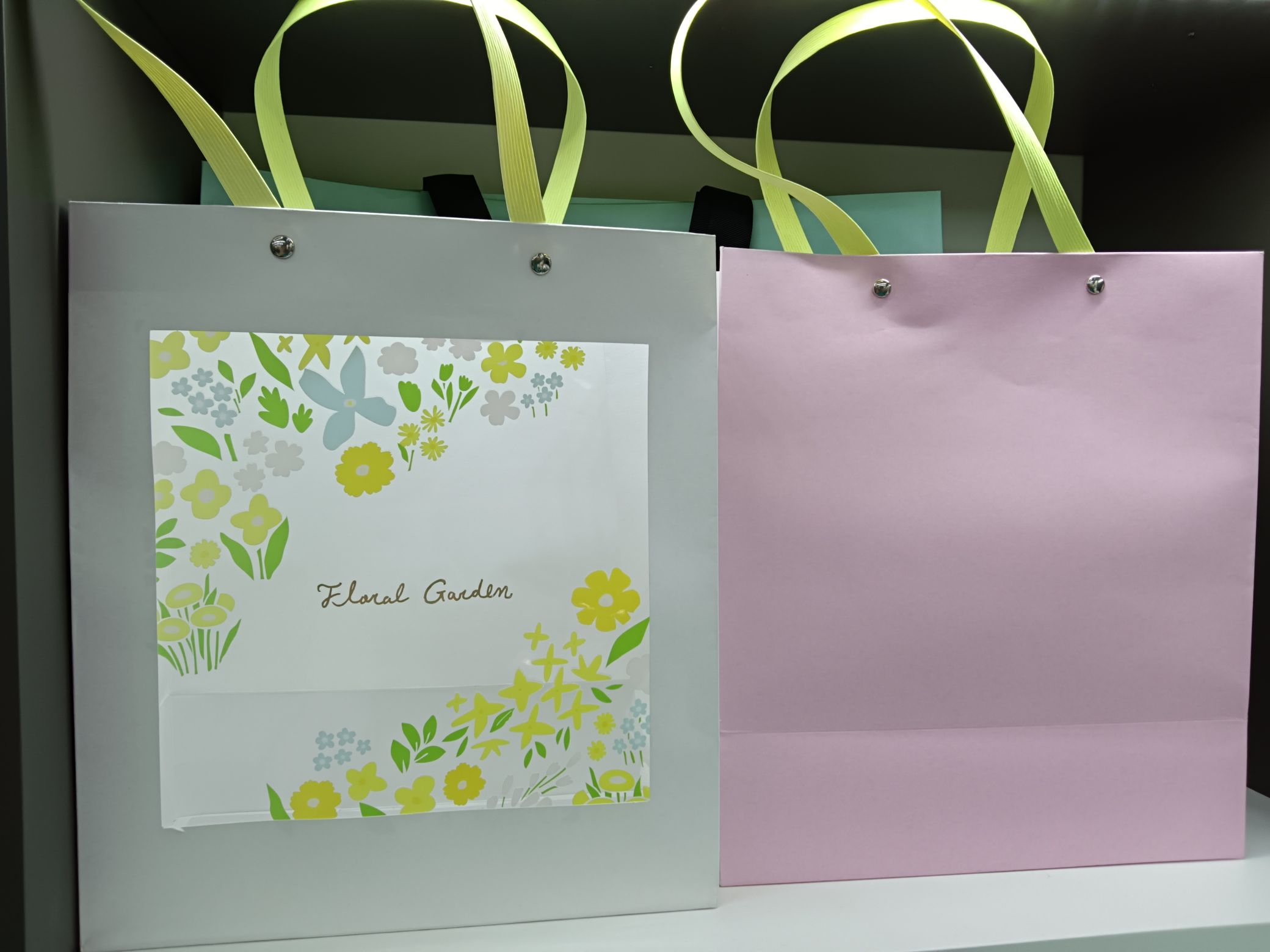 Customized special paper handbags Specification image