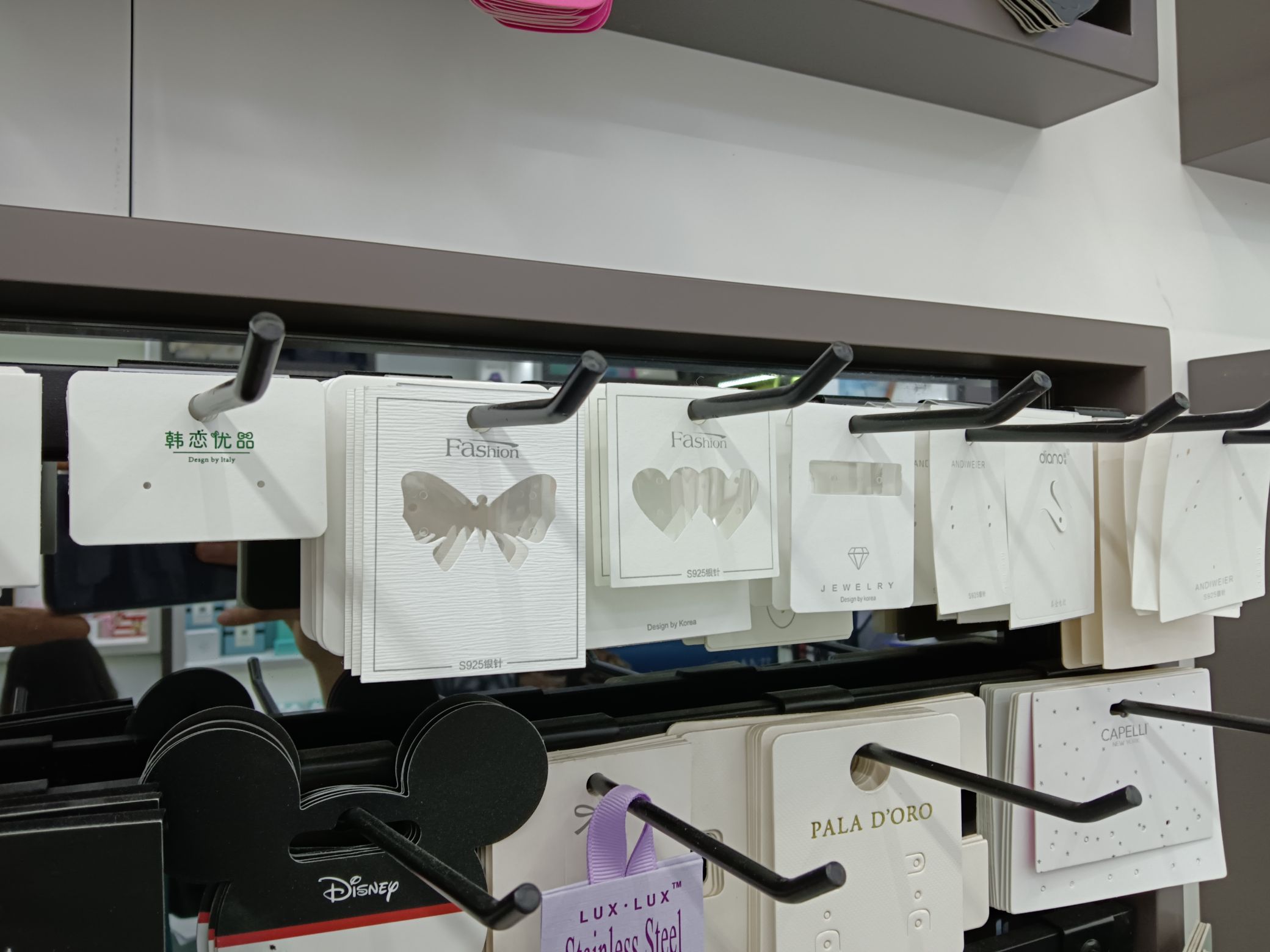 Earring card Application Scenario