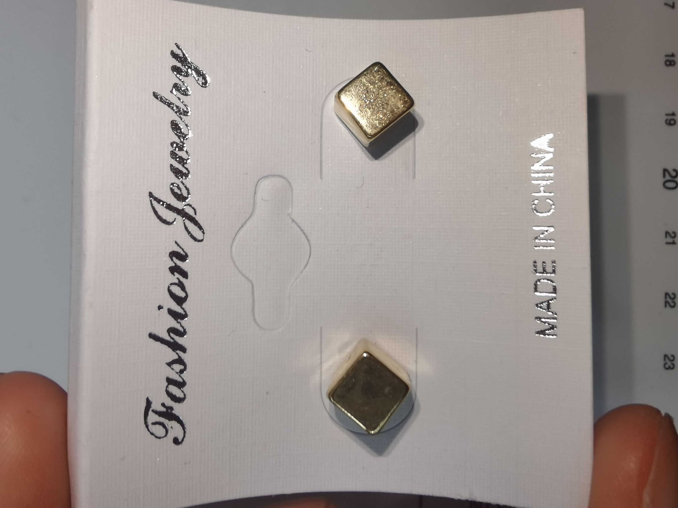 CCB耳钉，耳饰方块耳钉饰品，有KC金色，白K色，枪黑色。