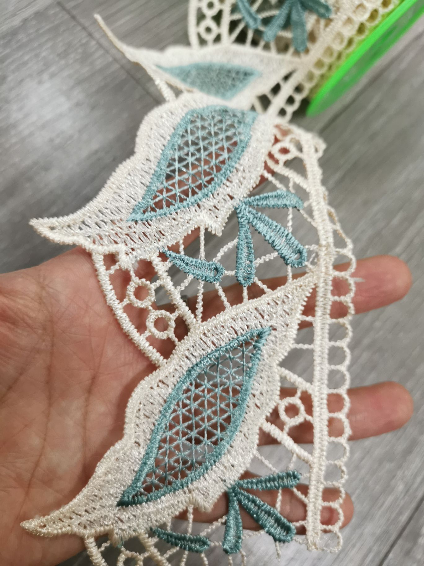 Polyester two-color water-soluble lace Specification image