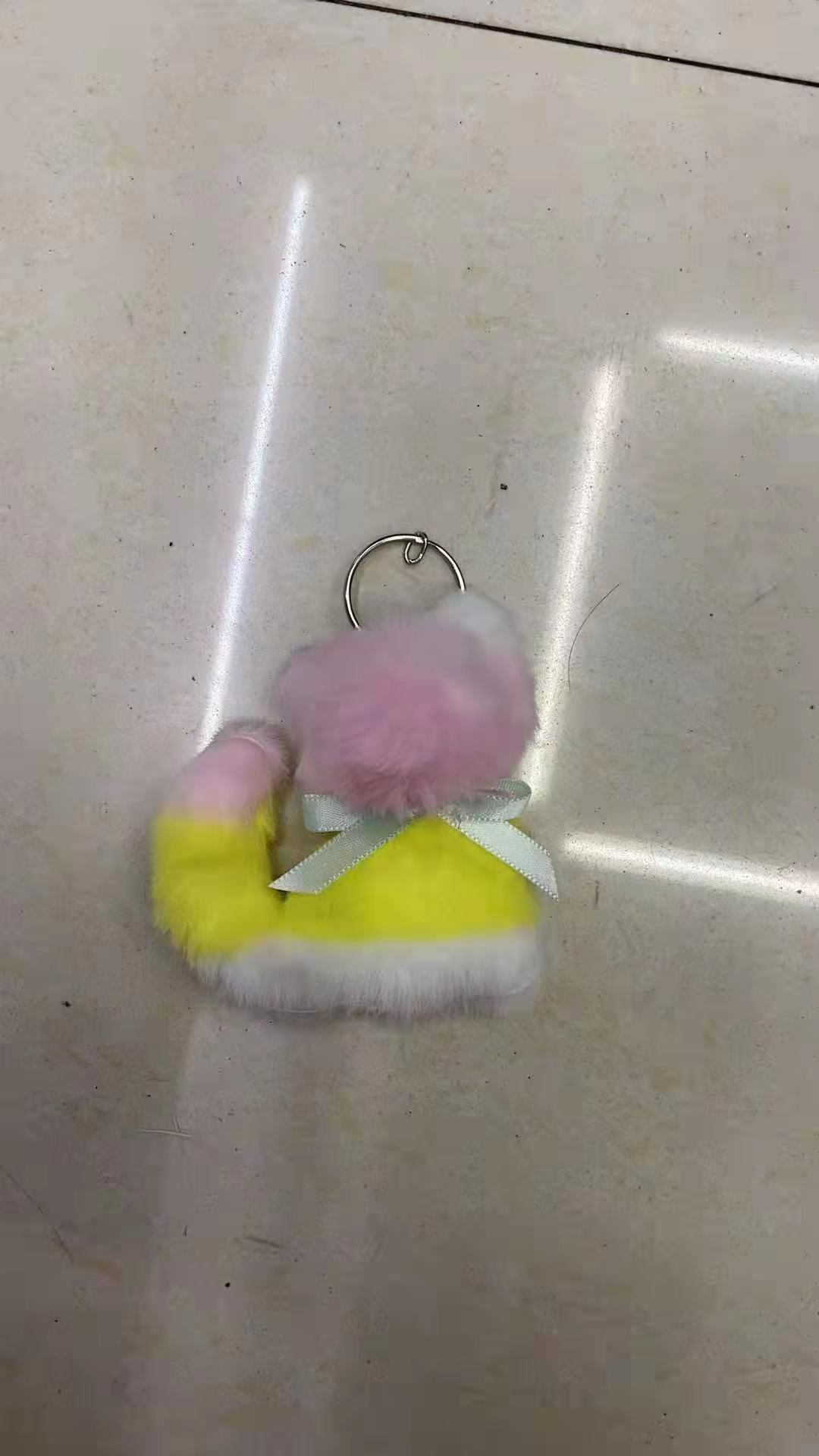 毛球吊坠产品图