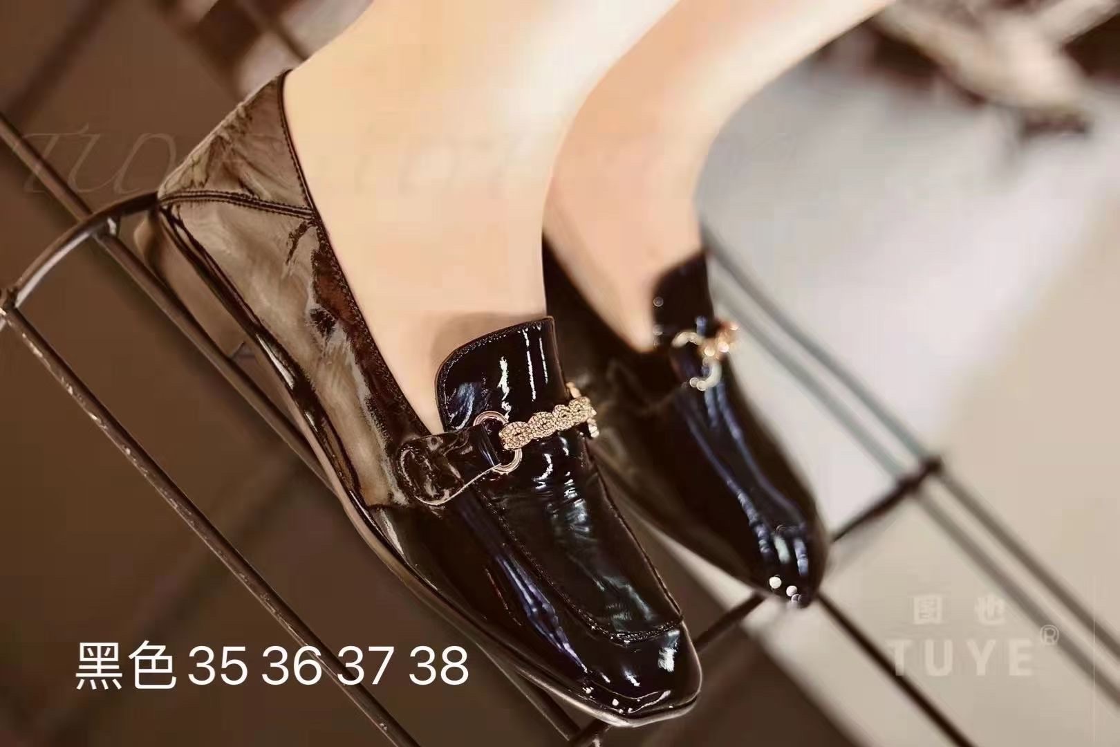 女鞋产品图