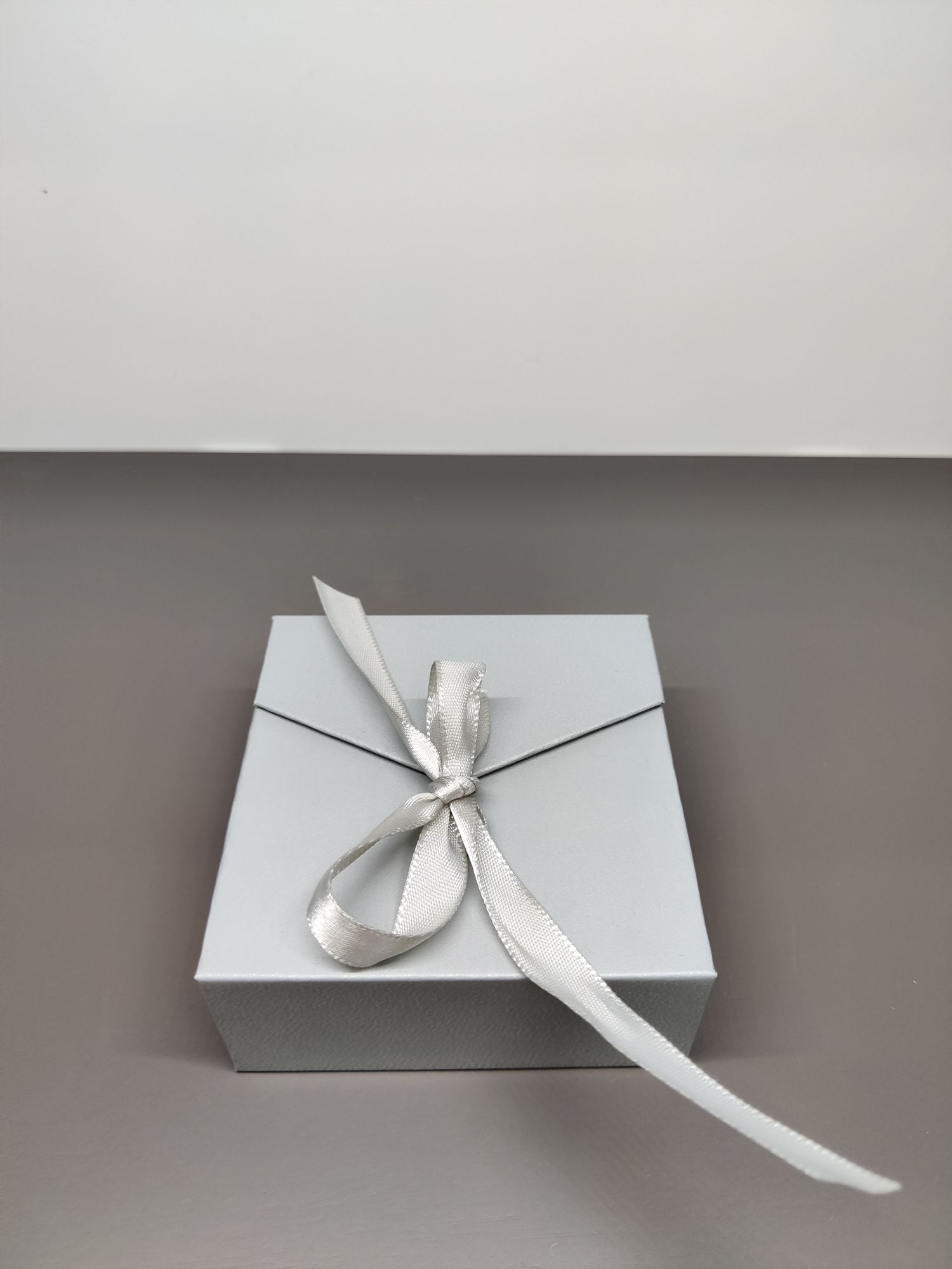 Factory direct sales of high-end ribbon gift boxes details Picture