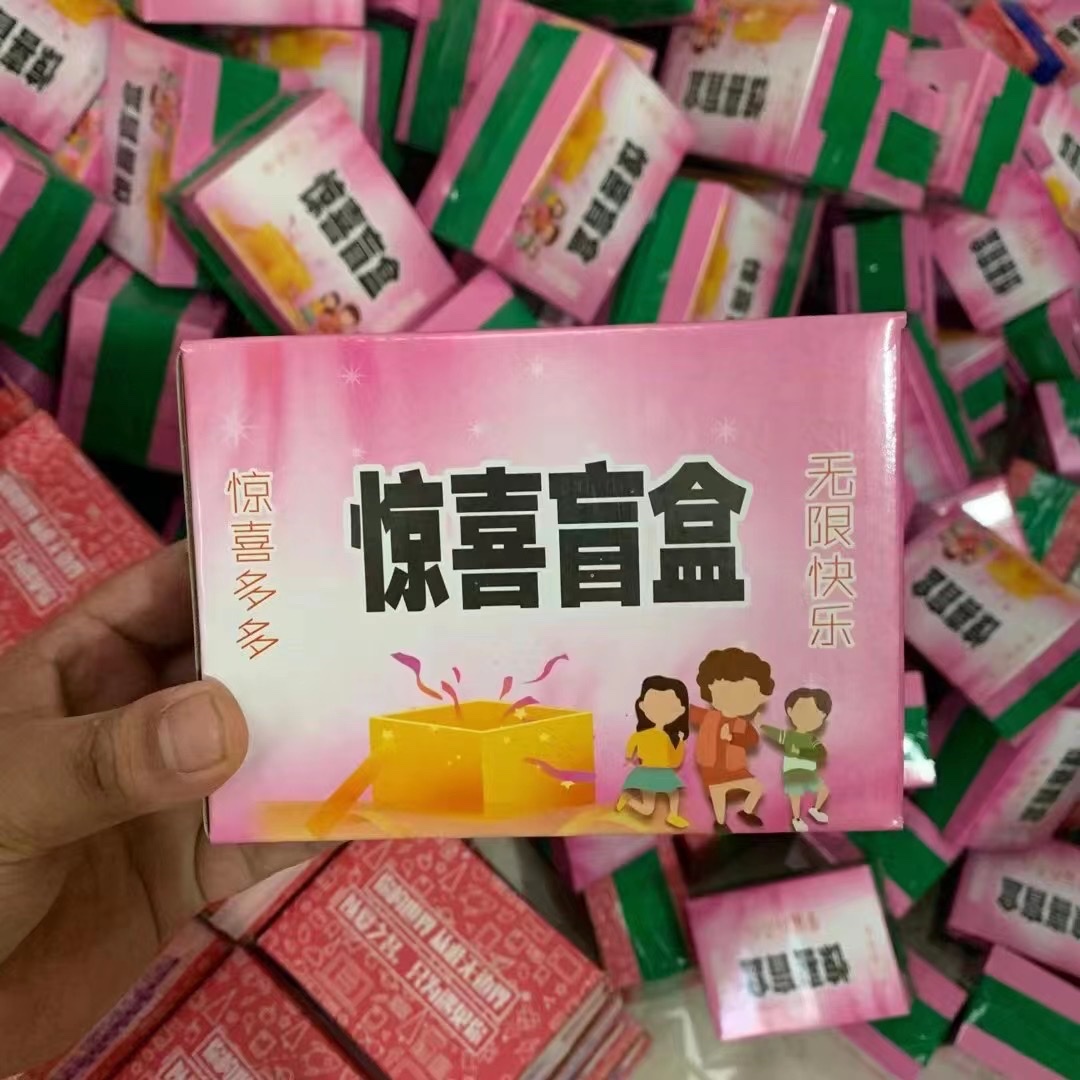 盲盒，地摊产品图