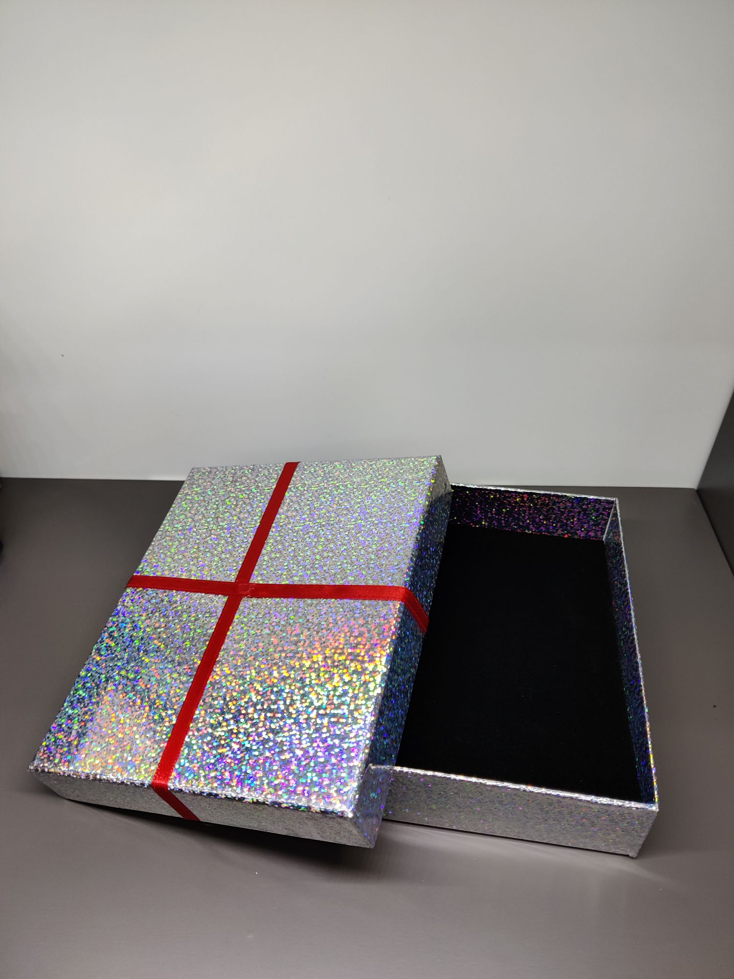 Factory direct sales of high-end laser paper jewelry boxes Application Scenario