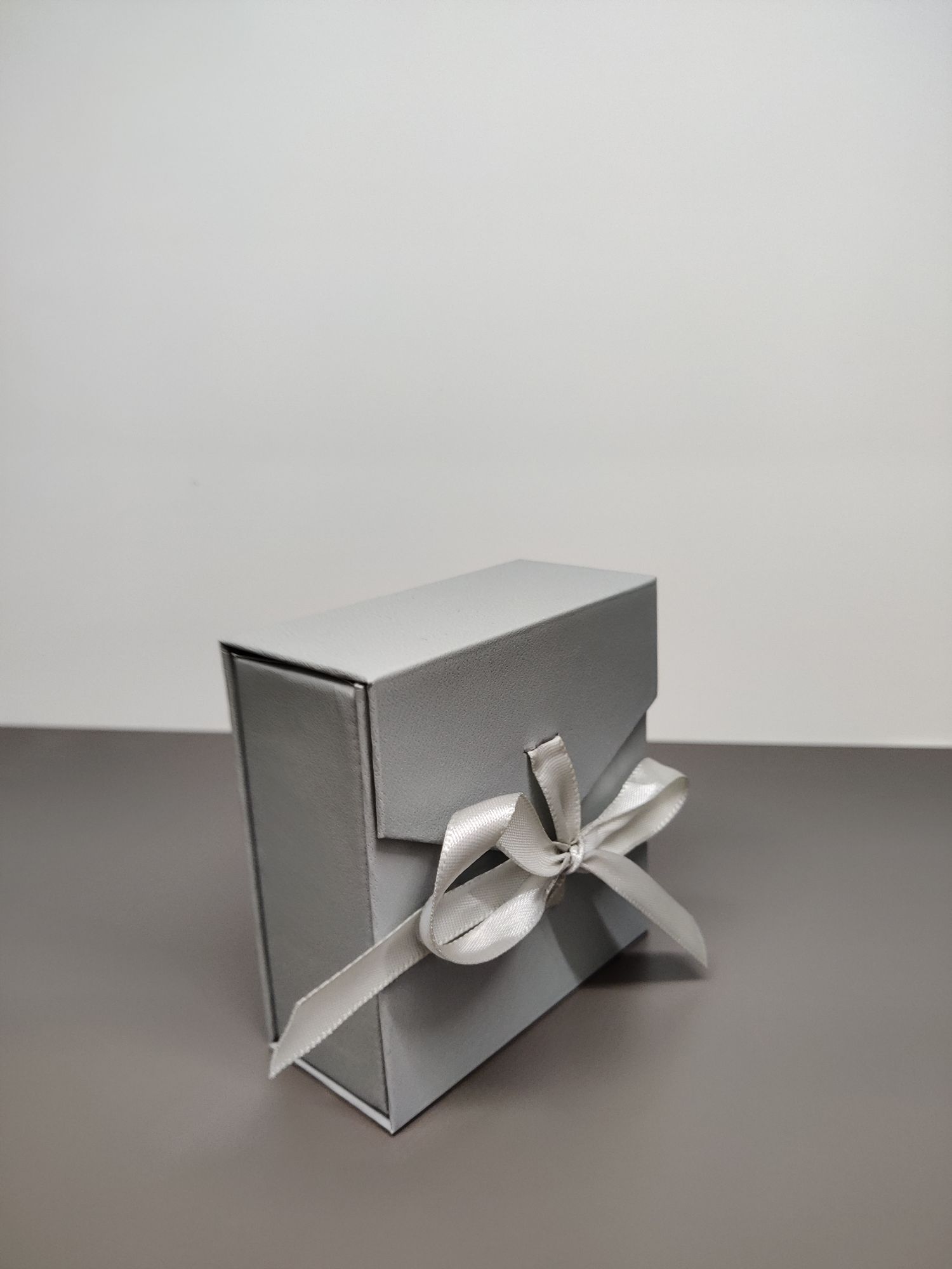 Factory direct sales of high-end ribbon gift boxes Application Scenario