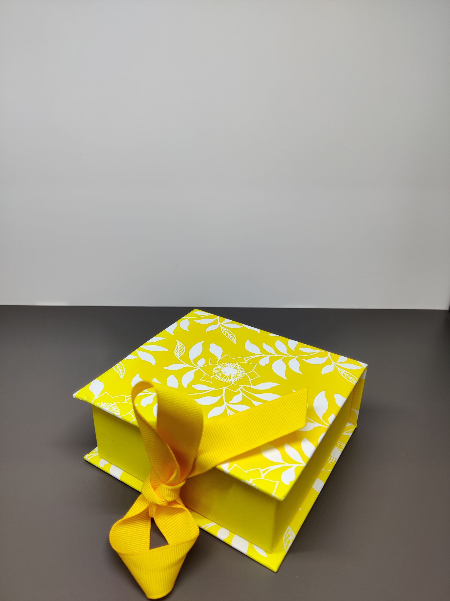 Factory direct sales of high-end ribbon jewelry boxes Application Scenario