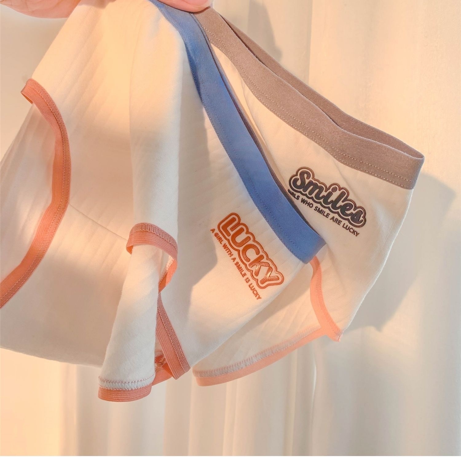 Simple printed, fashionable, elegant, comfortable, soft and breathable women's underwear 3 details Picture