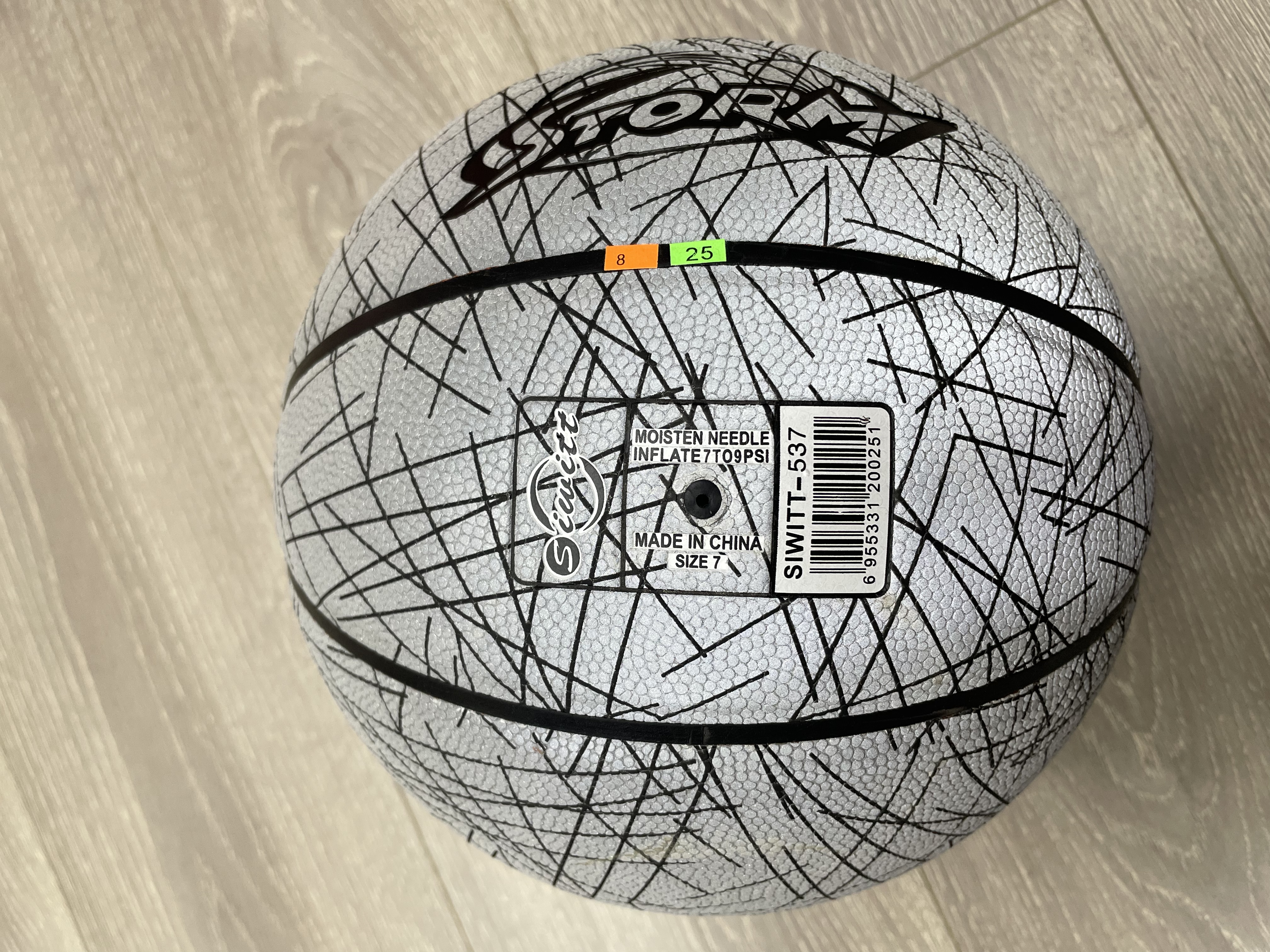 No. 7 reflective basketball, super-fine leather, butyl middle tire, suitable for both indoor and outdoor use Specification image