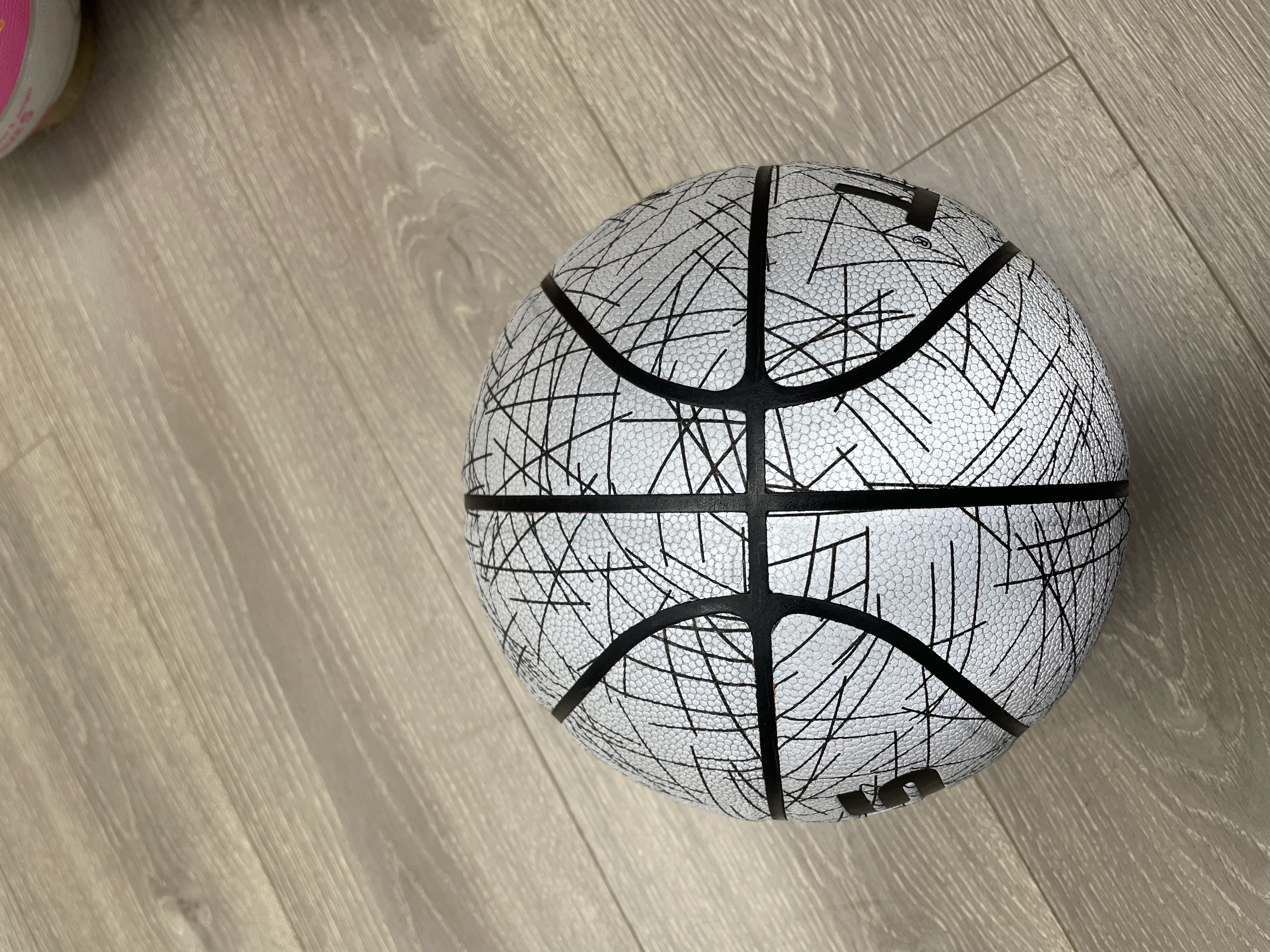 No. 7 reflective basketball, super-fine leather, butyl middle tire, suitable for both indoor and outdoor use detail image 2