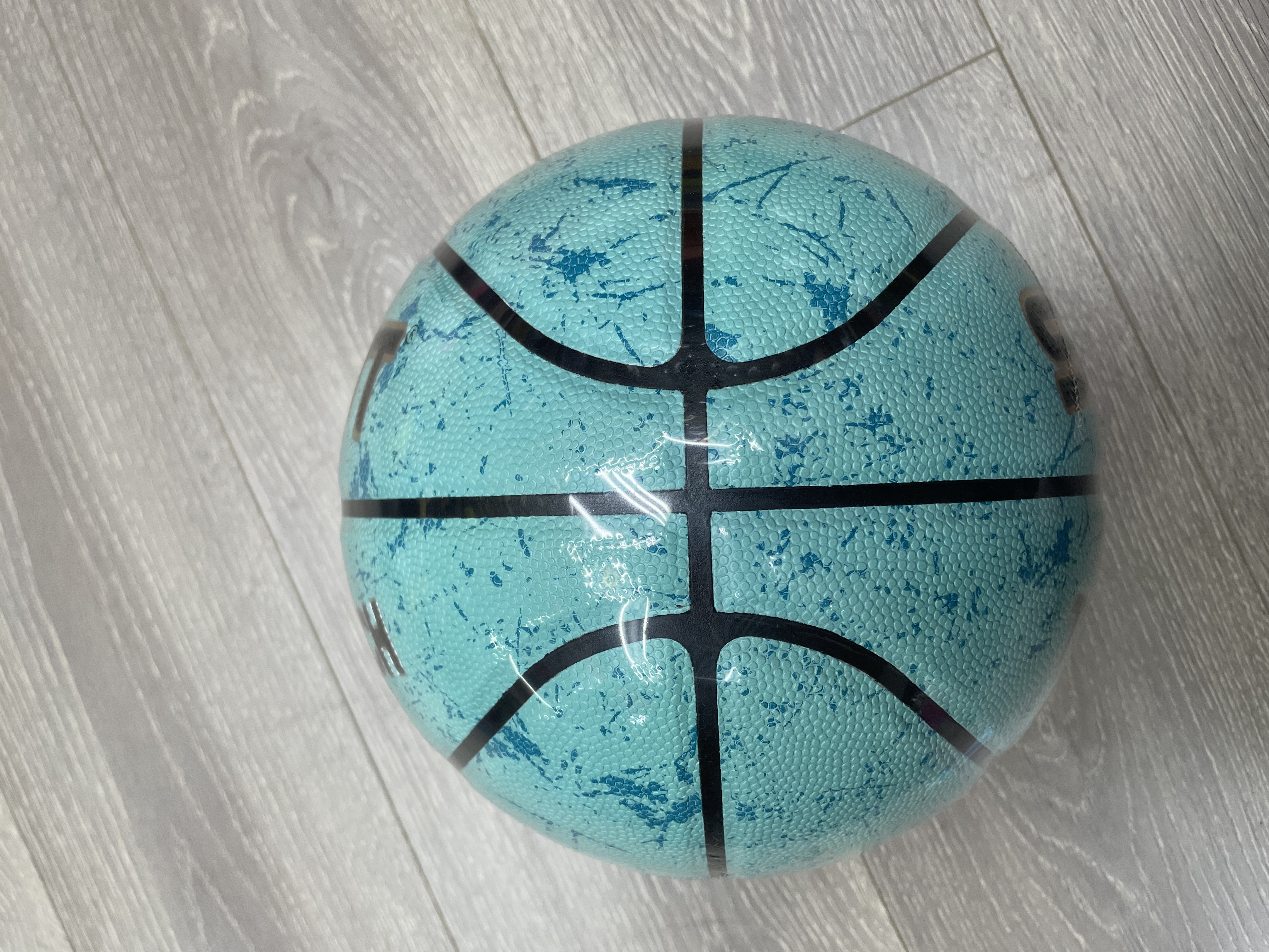 7号蒂芙尼蓝吸湿篮球，室内外两用球 高弹天然橡胶中胎详情图2