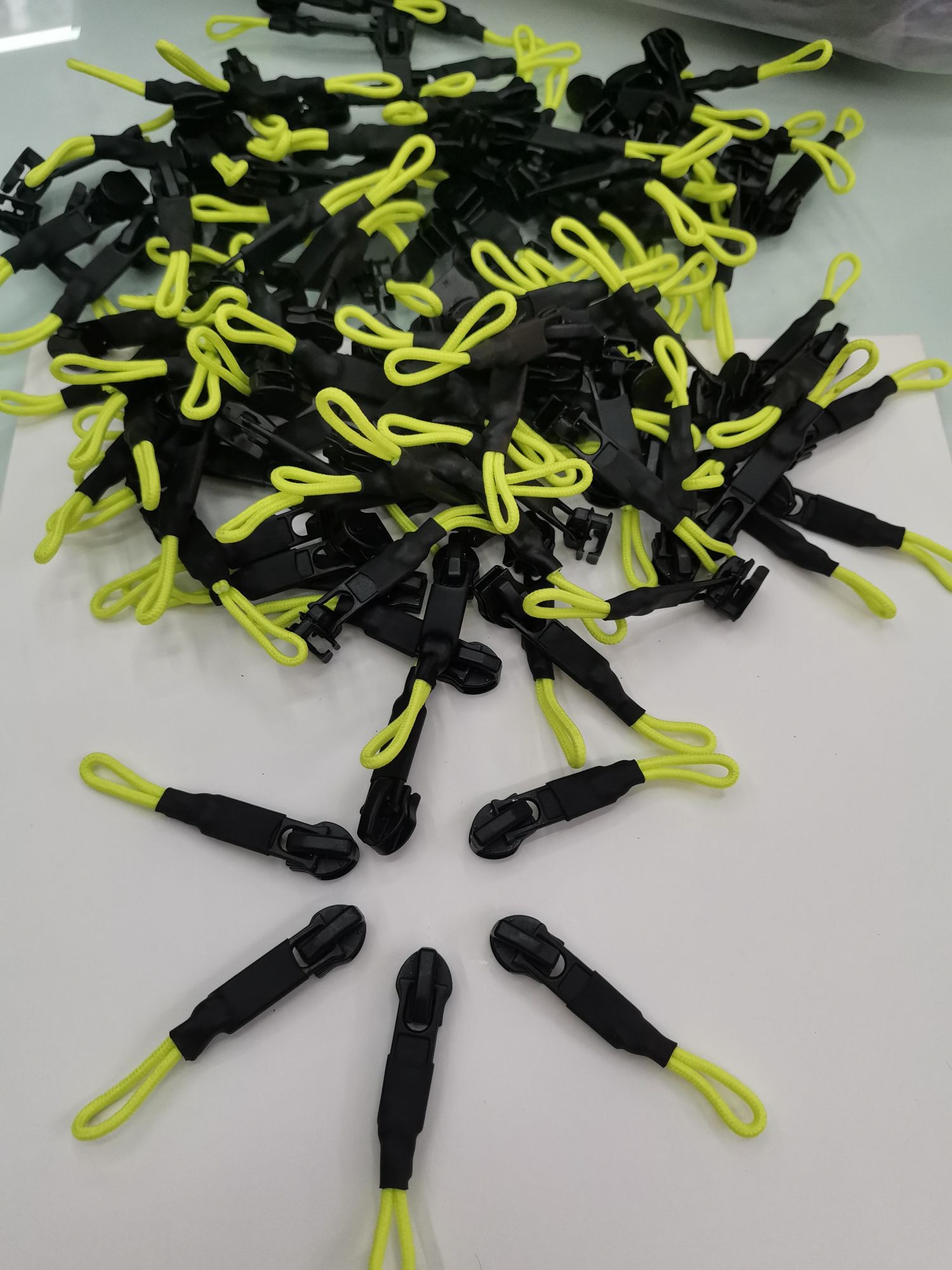 No. 5 Nylon Reverse Threading Sleeve Zipper Head full figure