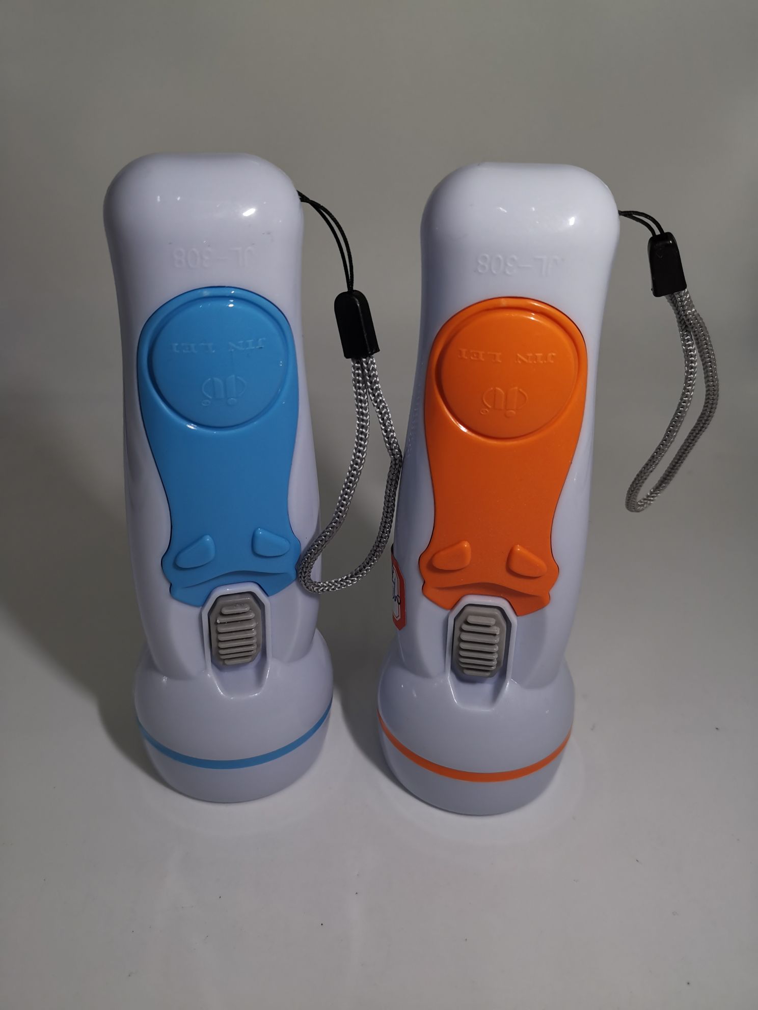 干电池手电筒产品图