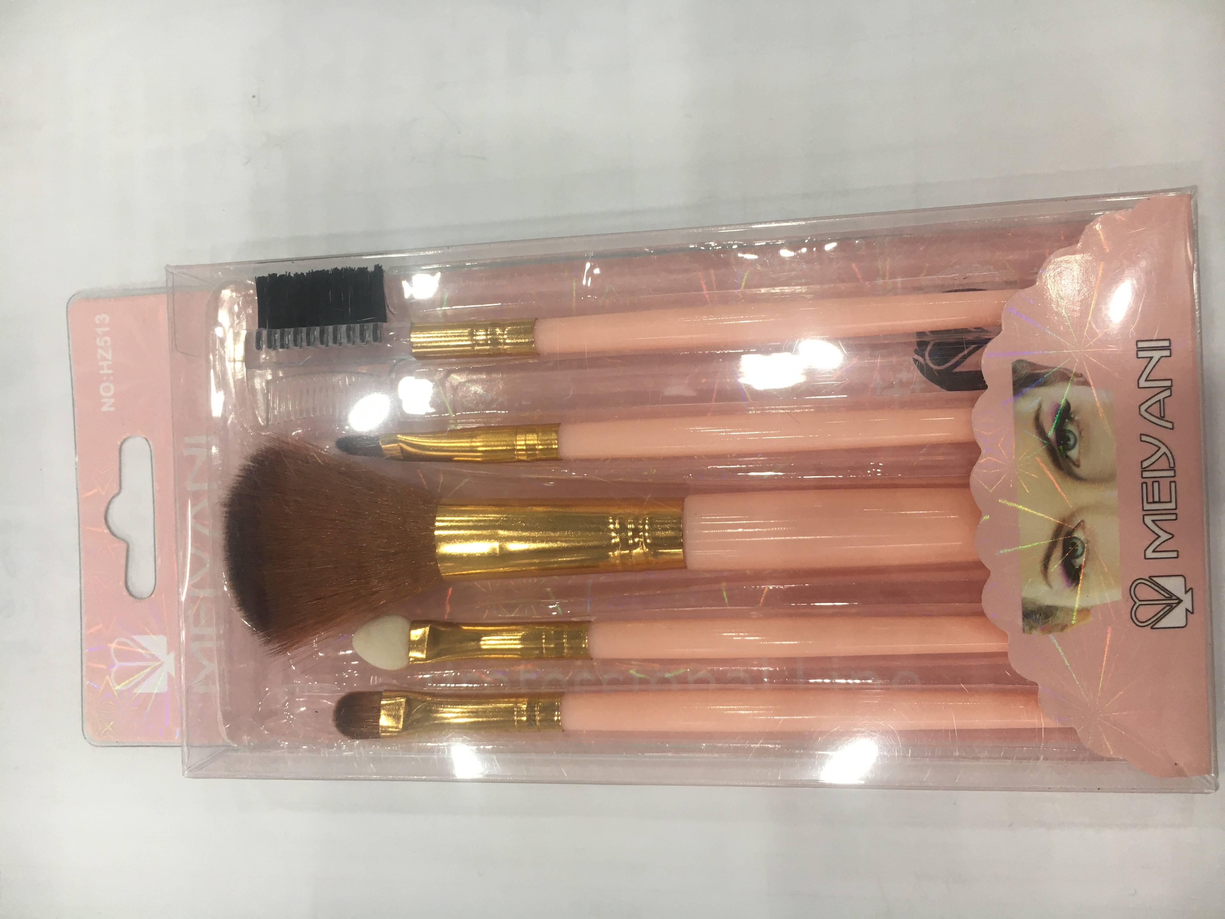 Cosmetic brushes and beauty tools are exclusively for export. Cosmetic brush sets and sets are provided