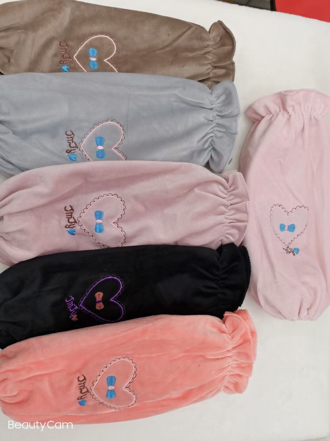 Winter waterproof sleeve covers are available in various colors and styles. Long oil-proof and stain-resistant sleeves for women. 1 Specification image