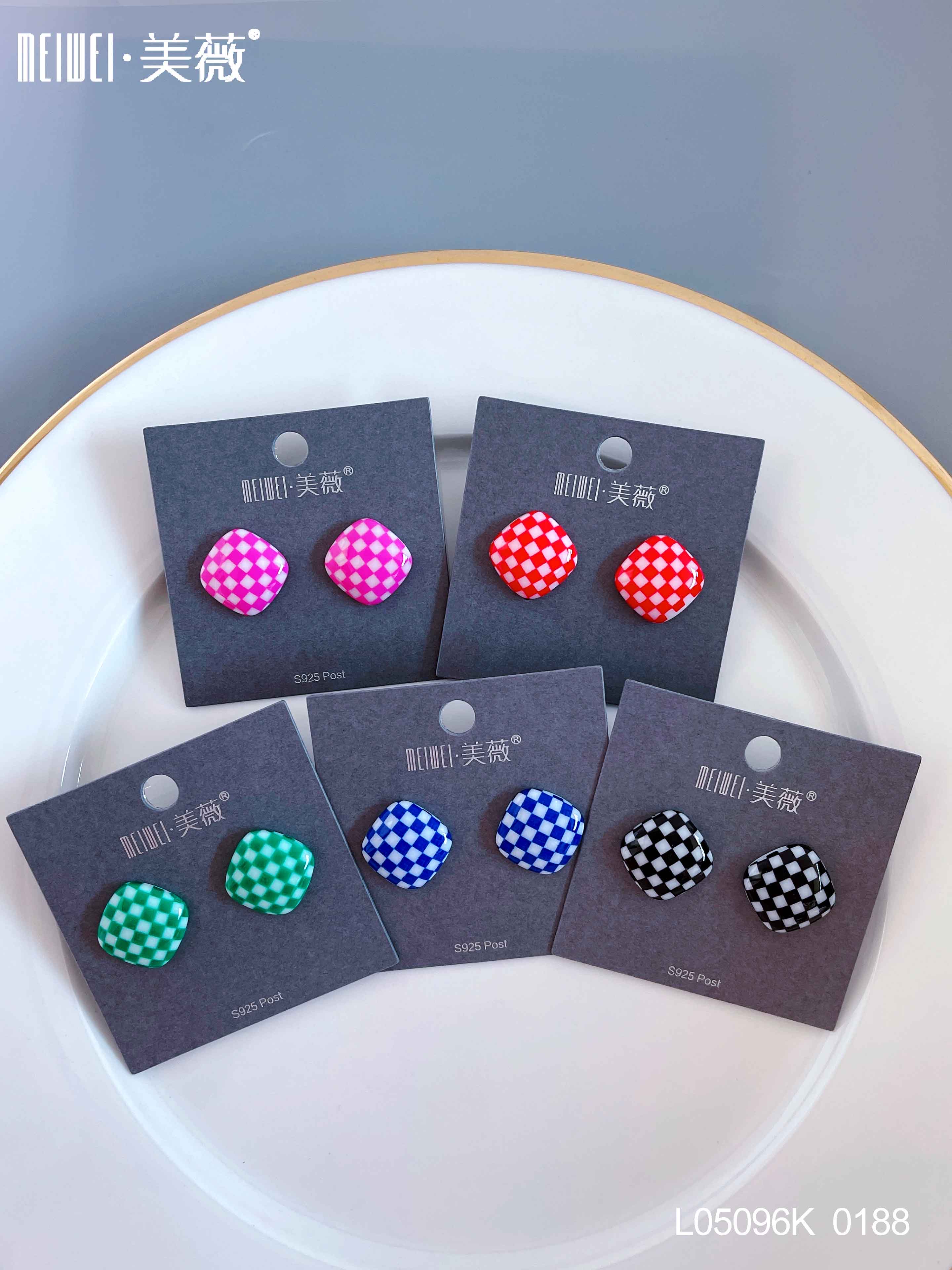 菱形棋盘格耳钉