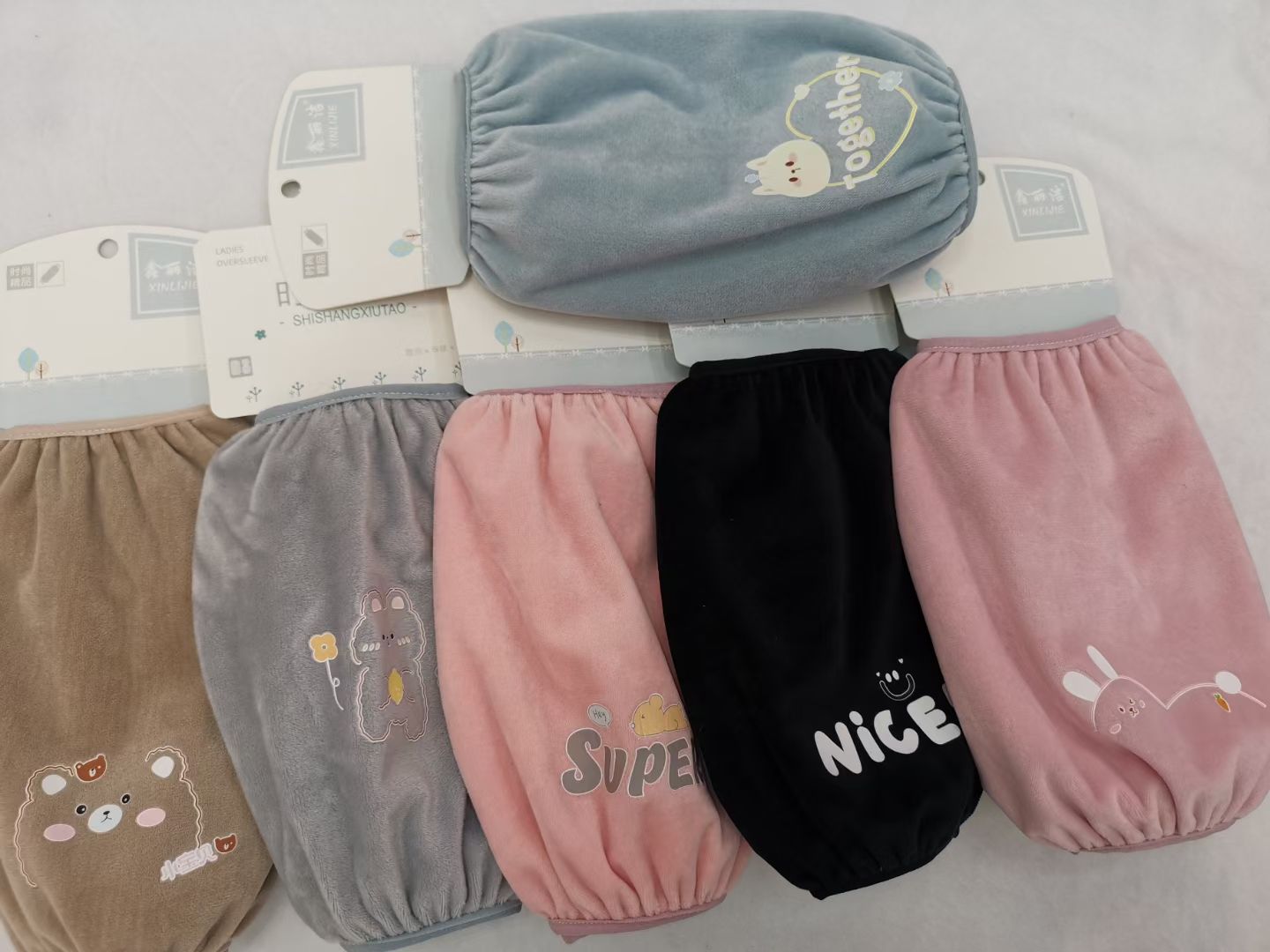 Winter waterproof sleeve covers are available in various colors and styles. Long oil-proof and stain-resistant sleeves for women Specification image