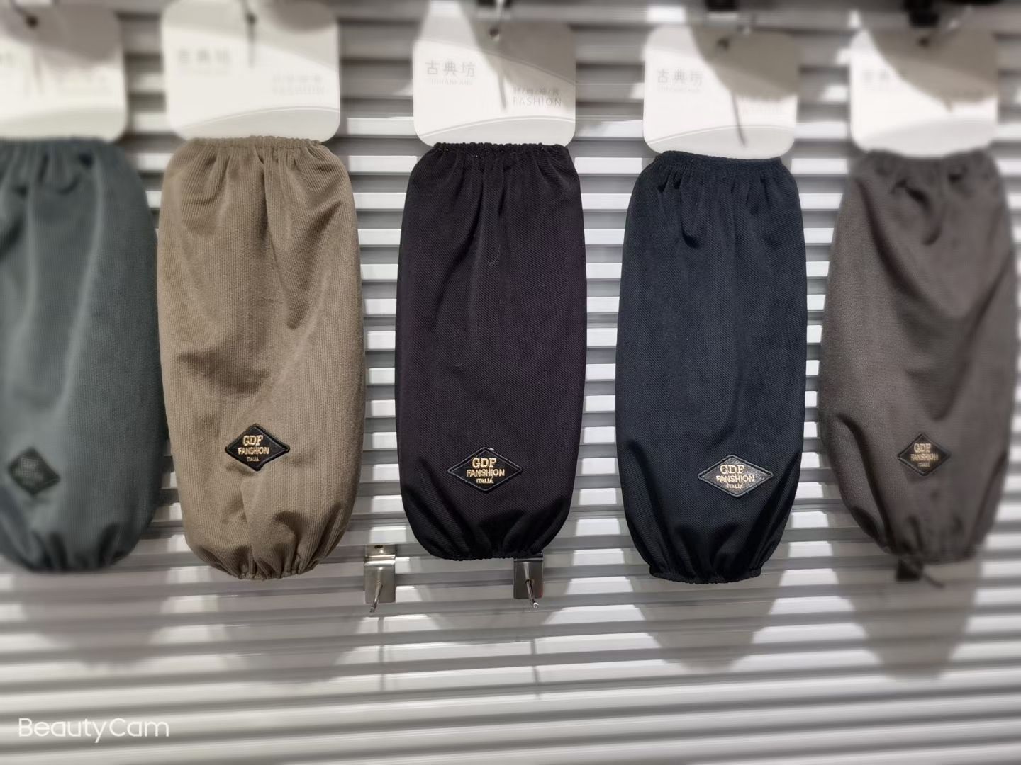 Winter waterproof sleeve covers are available in various colors and styles. Long oil-proof and stain-resistant sleeves for women details Picture