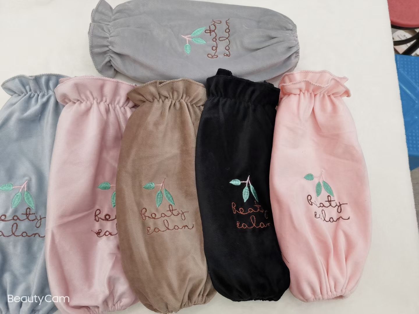 Winter waterproof sleeve covers are available in various colors and styles. Long oil-proof and stain-resistant sleeves for women details Picture