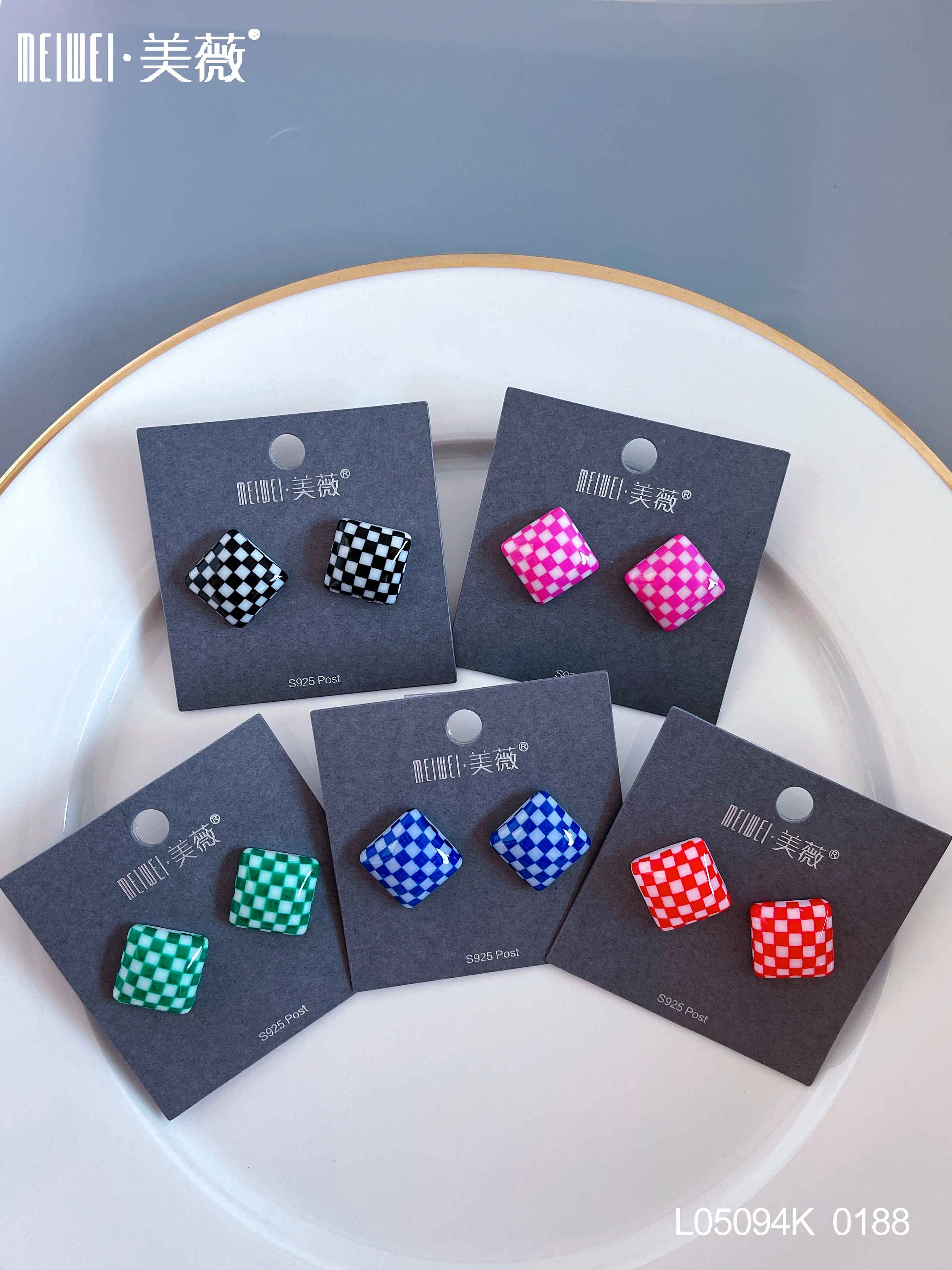 方形棋盘格耳钉