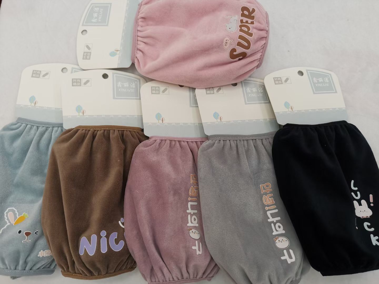 Winter waterproof sleeve covers are available in various colors and styles. Long oil-proof and stain-resistant sleeves for women Specification image