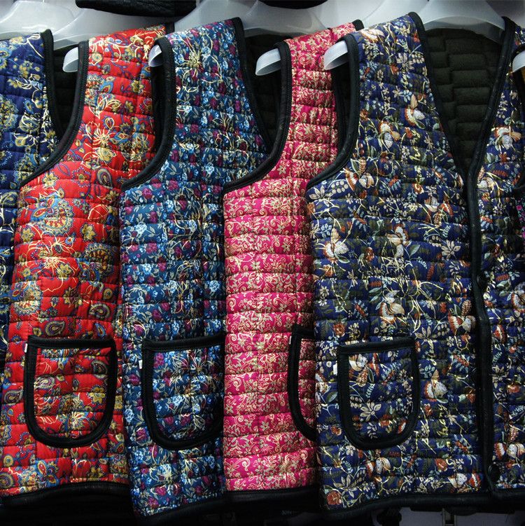 Wholesale of new gold-embossed warm, thickened and enlarged waistcoats from the manufacturer details Picture