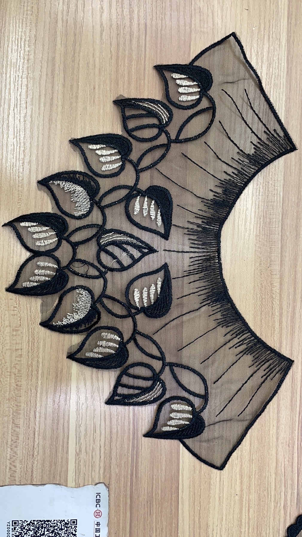 Two-color collar flower