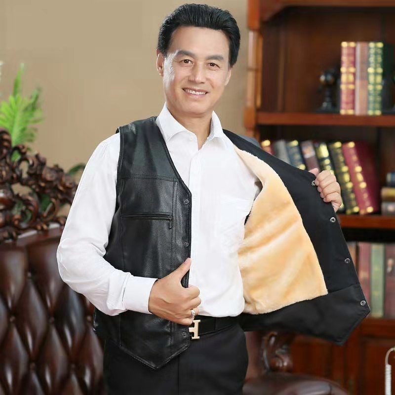 A shopping mall for men's warm leather vests for the middle-aged and elderly, wholesale at the market details Picture