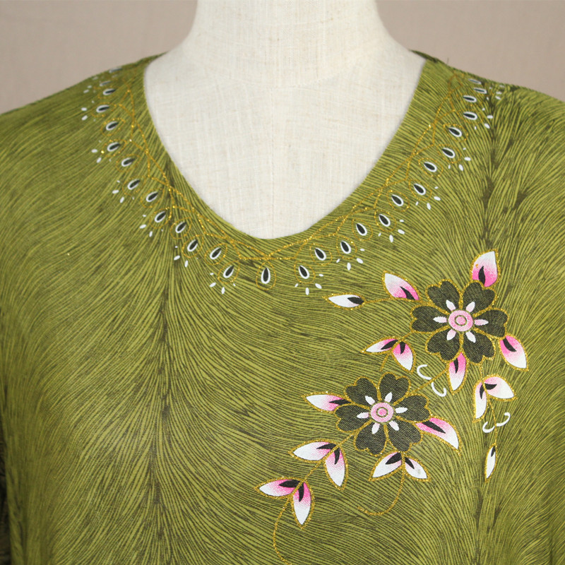 New summer 2020 women's short-sleeved T-shirts for middle-aged and elderly people, large-sized ice silk mom outfits, direct sales from the manufacturer at street stalls Specification image
