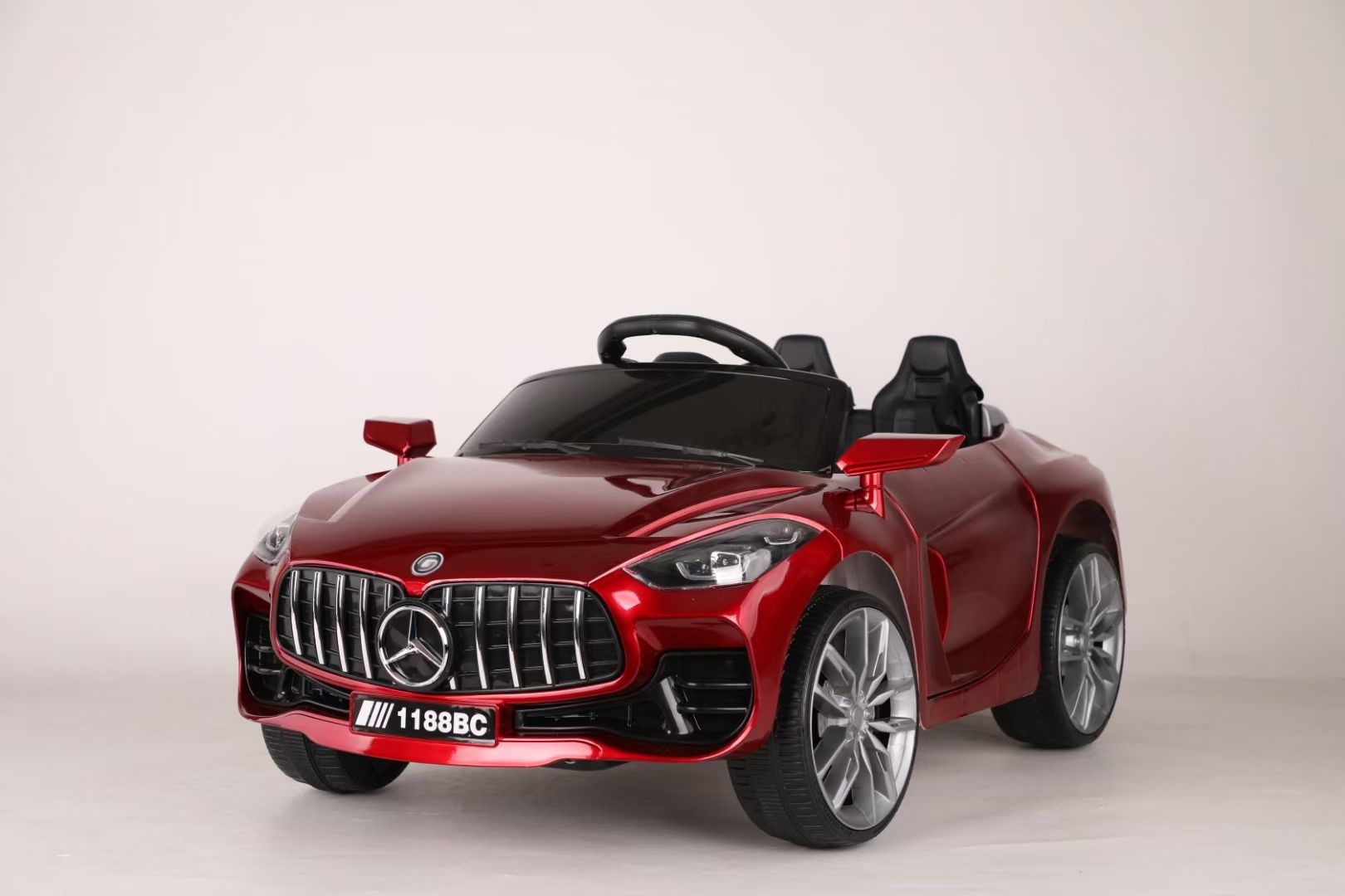 The new BMW Z4 simulation sports car features a powerful 12V engine and a spacious interior. Model: BQ-1188 [6V4.5 battery X2] + [12V390 motor X2] + [Exclusive details Picture