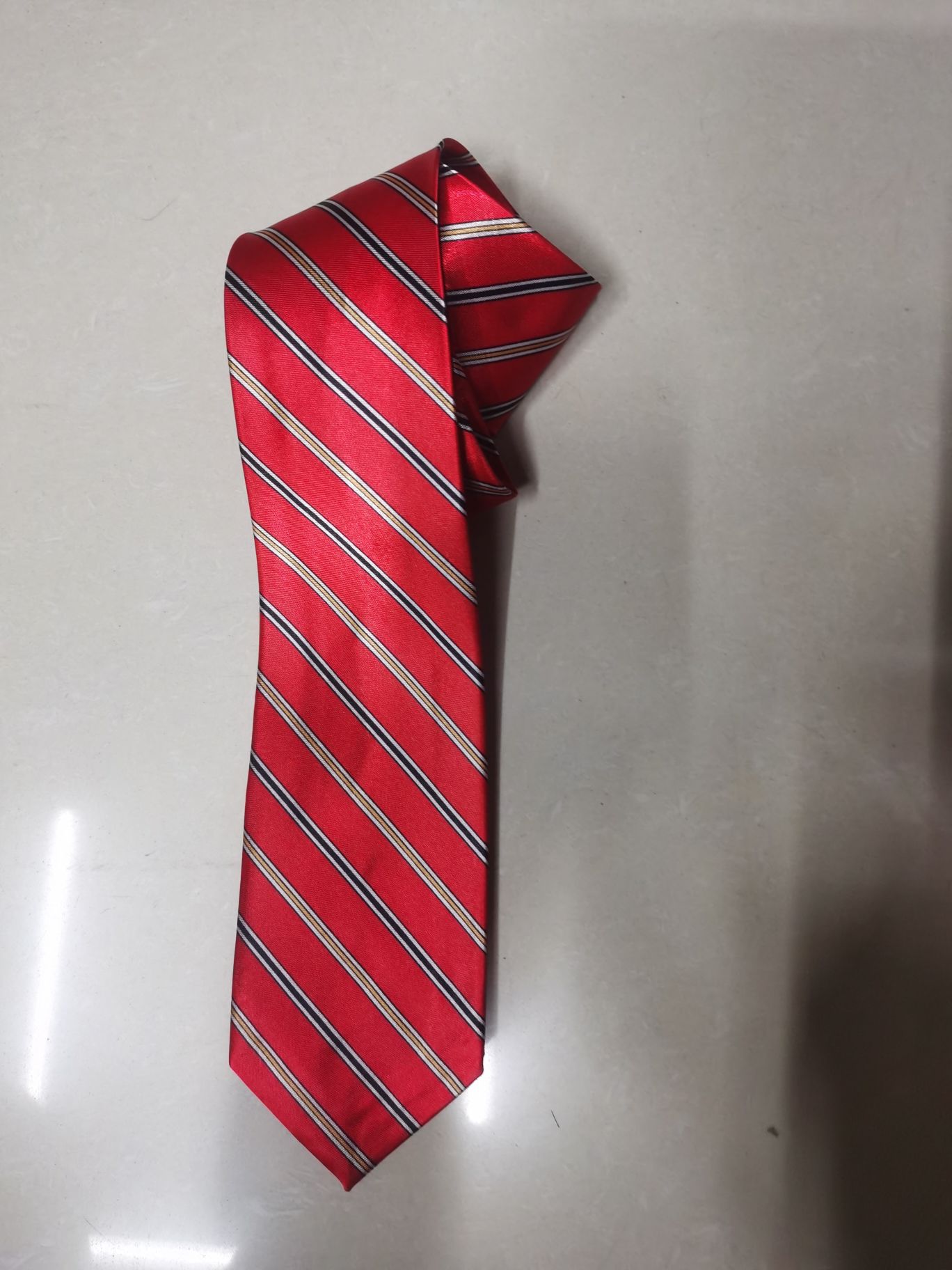 A 7-centimeter red striped tie with chemical fiber transfer printing details Picture