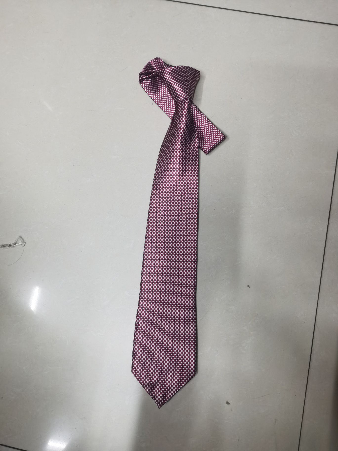 化纤转移印花红小格领带