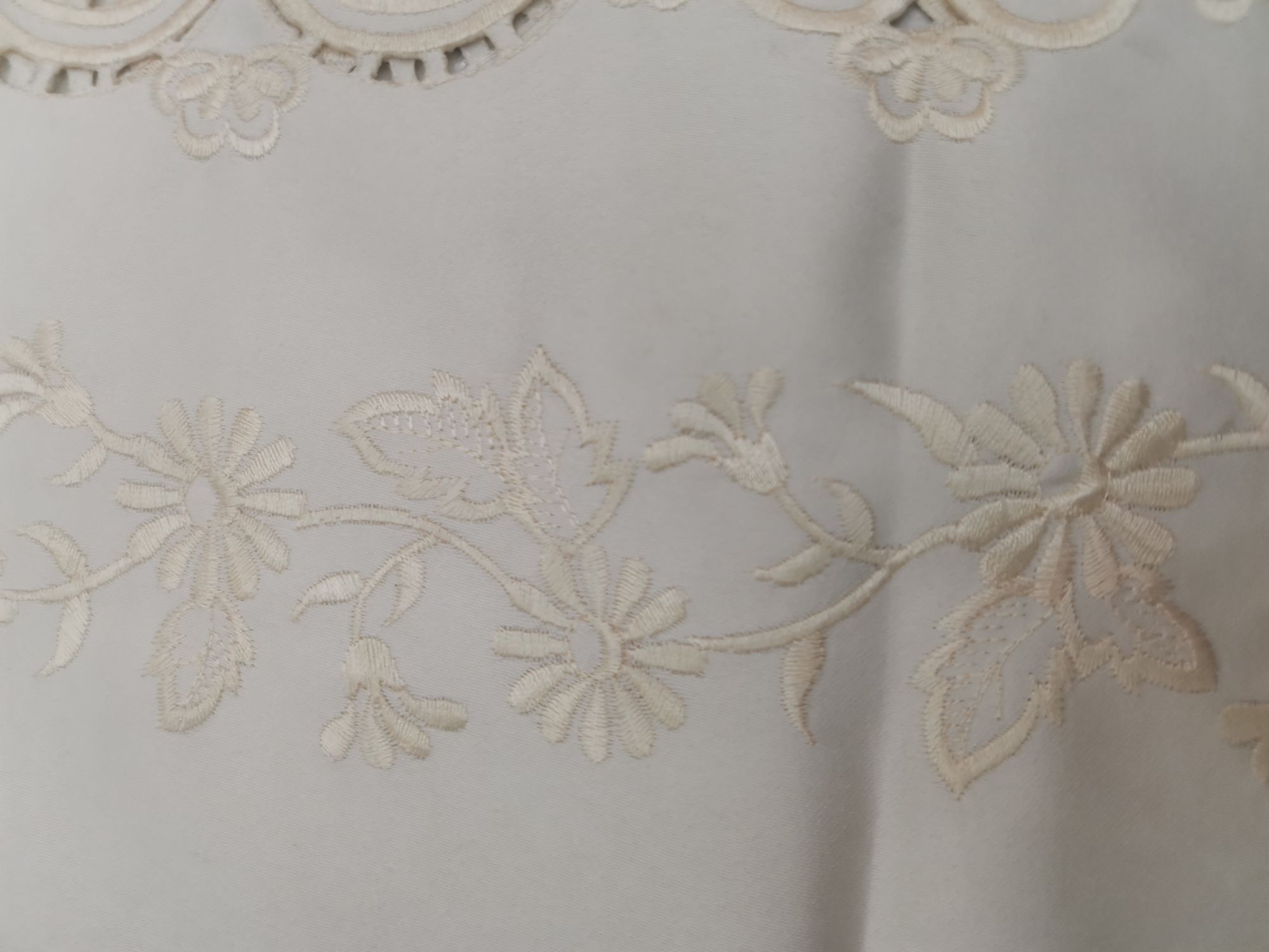 Yina Pavilion Table Flag 7 full figure