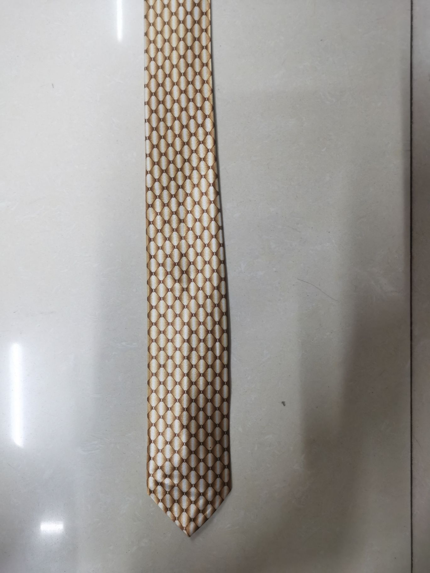 A coffee-colored tie with chemical fiber transfer printing Specification image