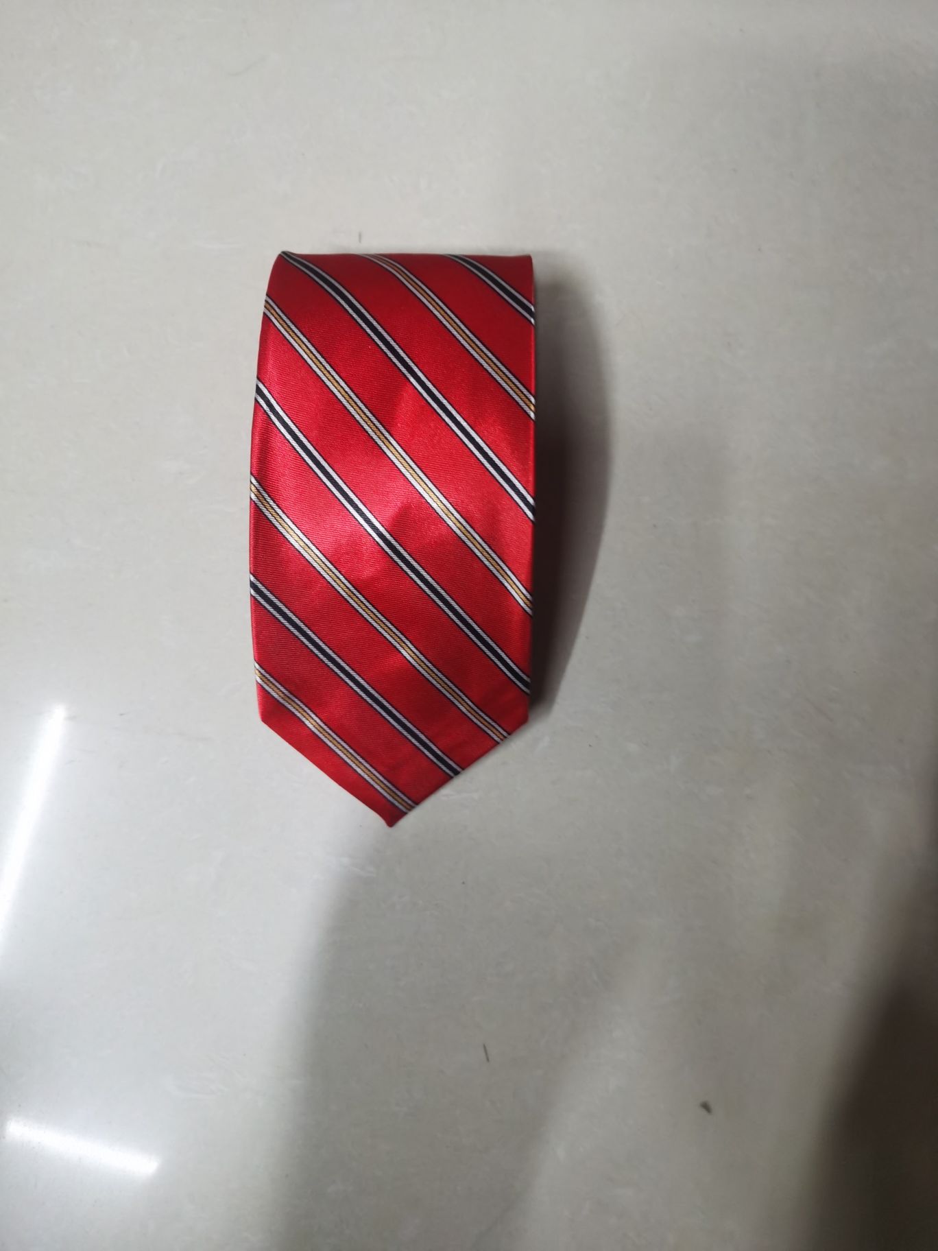 A 7-centimeter red striped tie with chemical fiber transfer printing Specification image