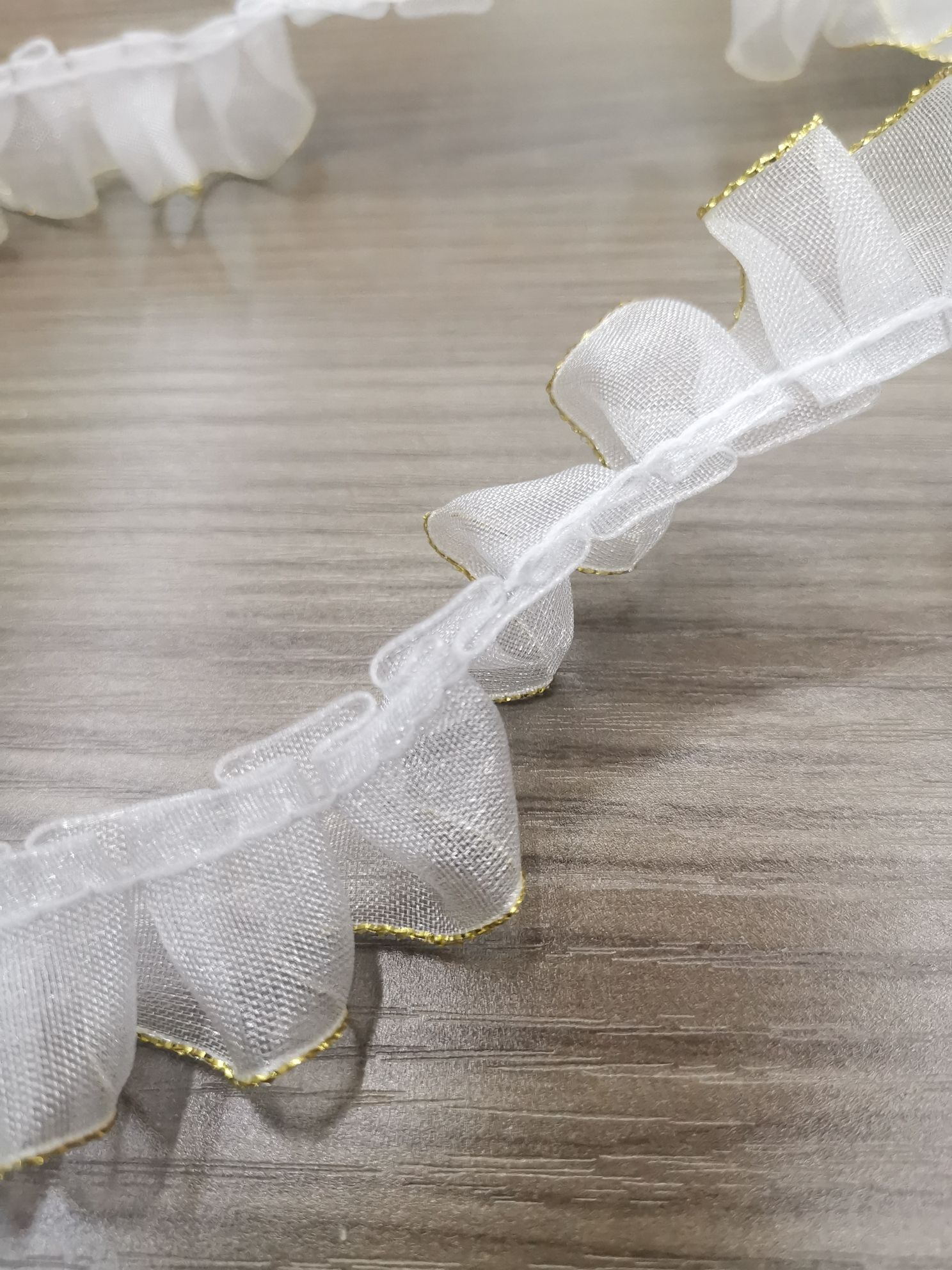 A 6-point single gold edge detail image 1