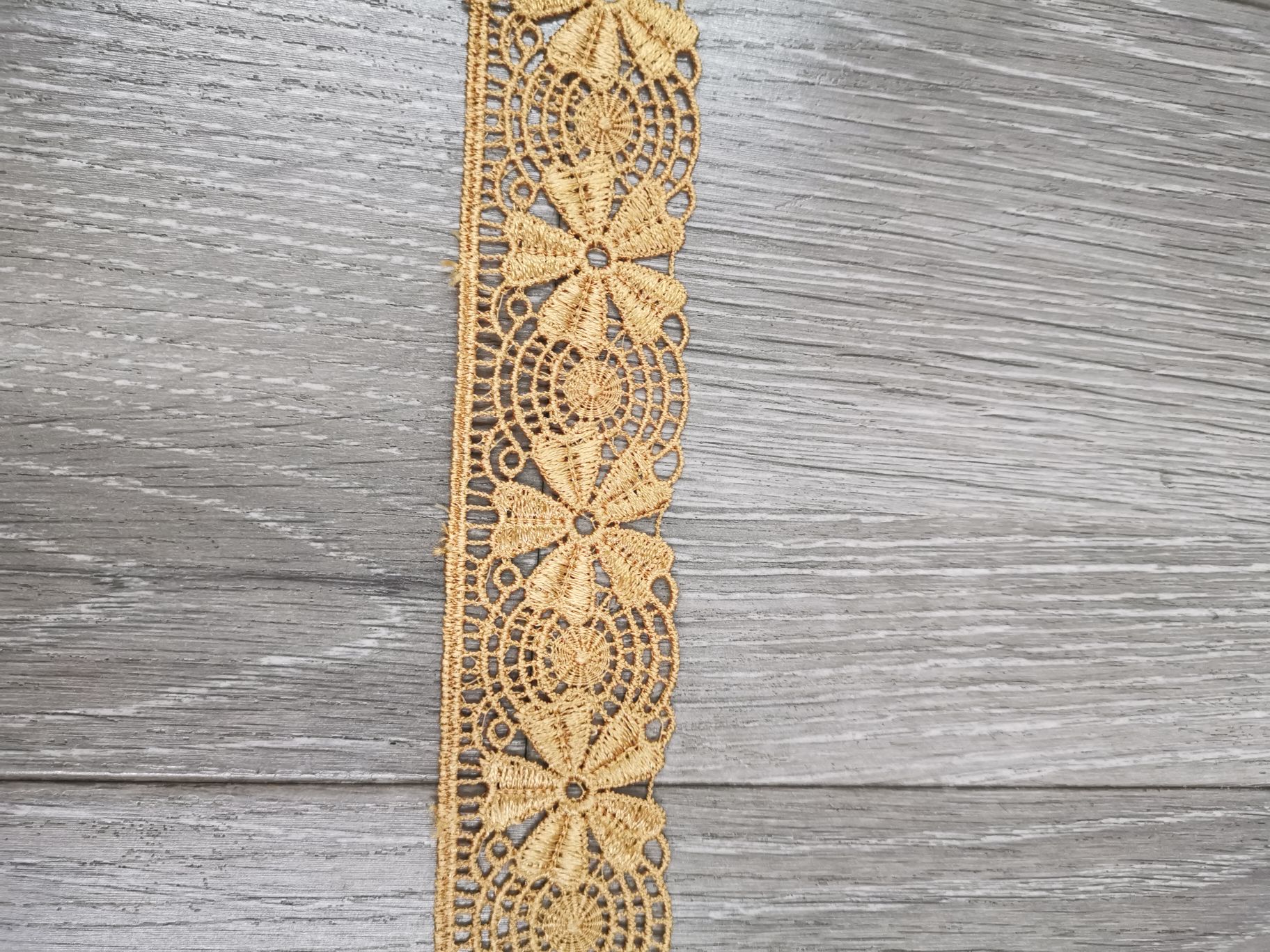 Water-soluble embroidered lace details Picture