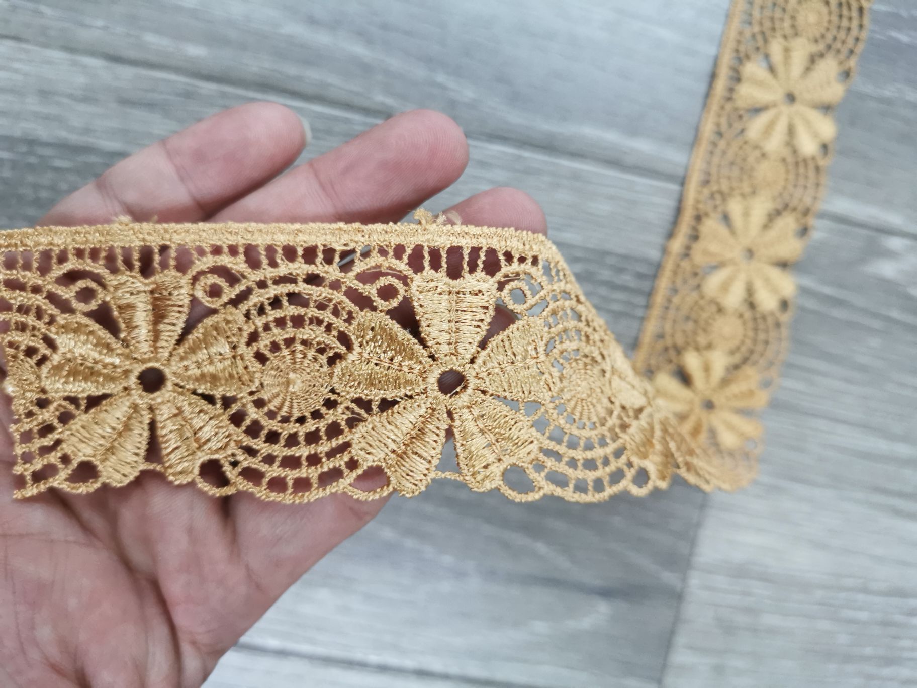 Water-soluble embroidered lace