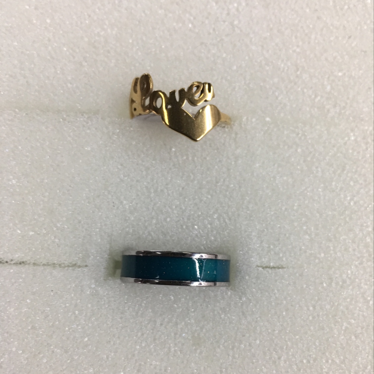 程洁饰品456不锈钢材质戒指金色镂空设计搭配风格独特魅力时尚潮流休闲气质高雅修身大方