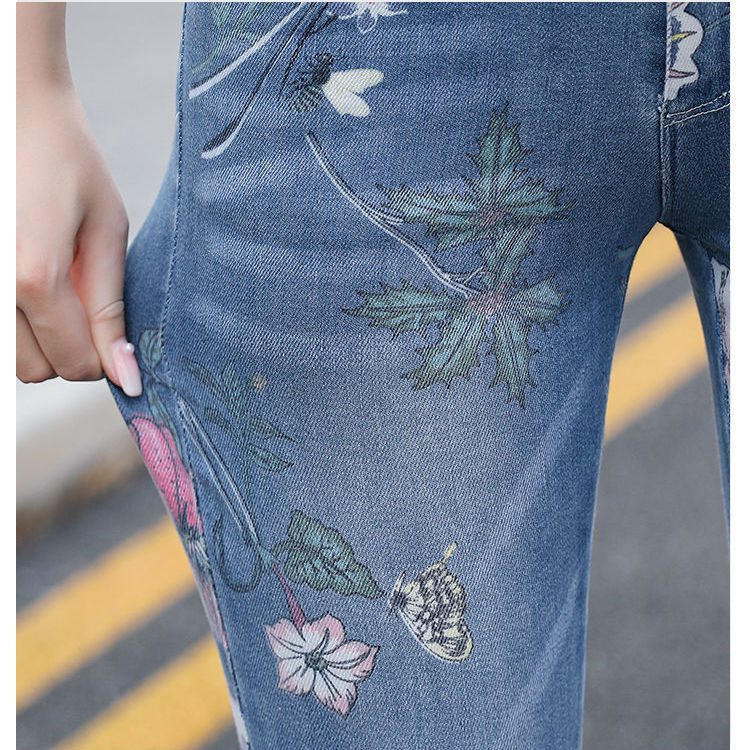 Women's 2022 trendy high-waisted and high-elastic embroidered slim-fit jeans detail image 3
