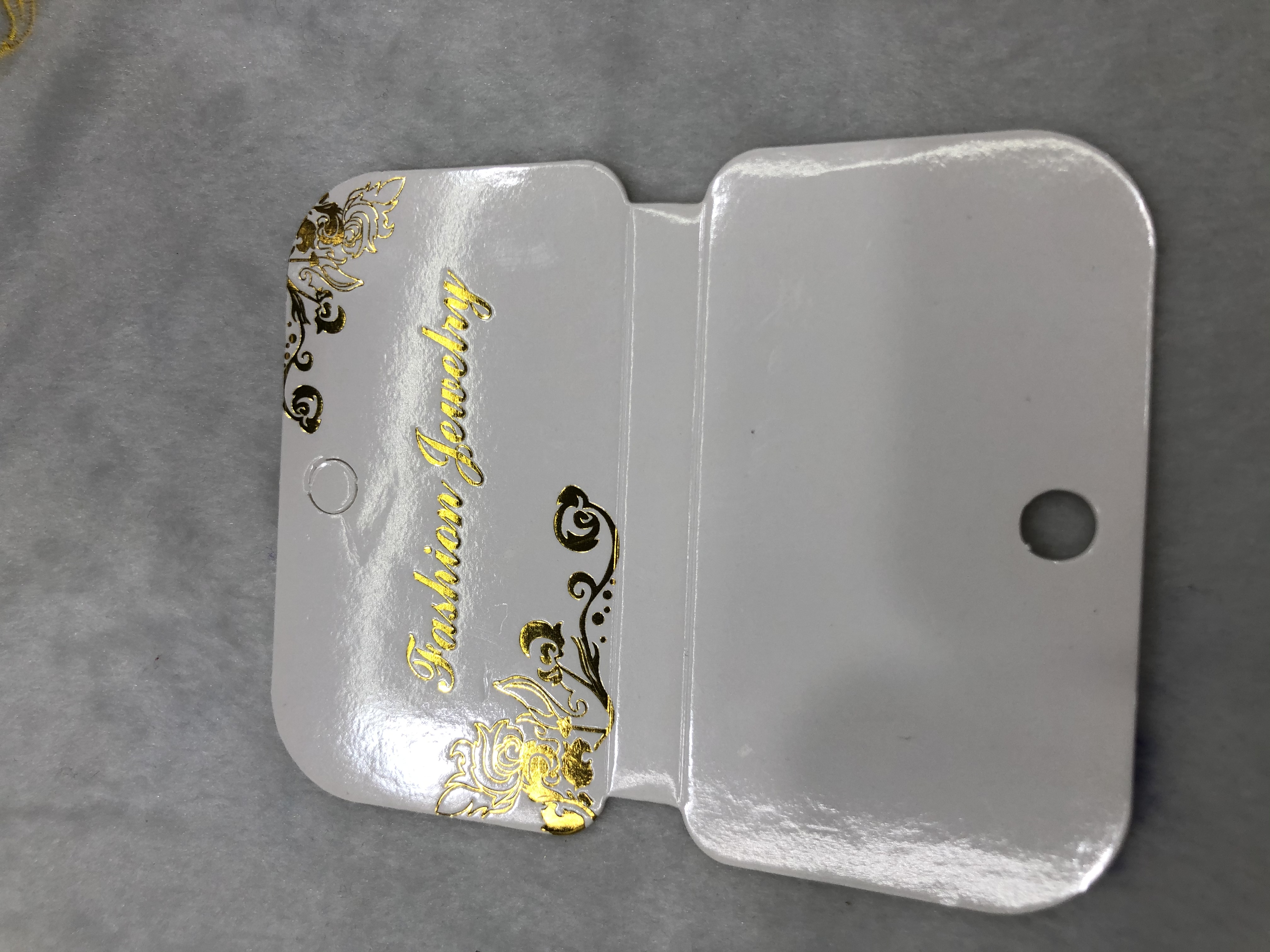 8.9*11.4白卡烫金字表面腹亮膜对折项链手链多用卡