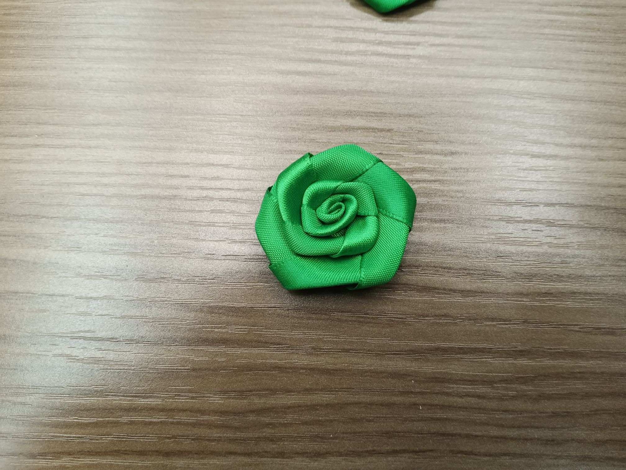 Direct sales from the manufacturer of custom-made small flower lace textile accessories