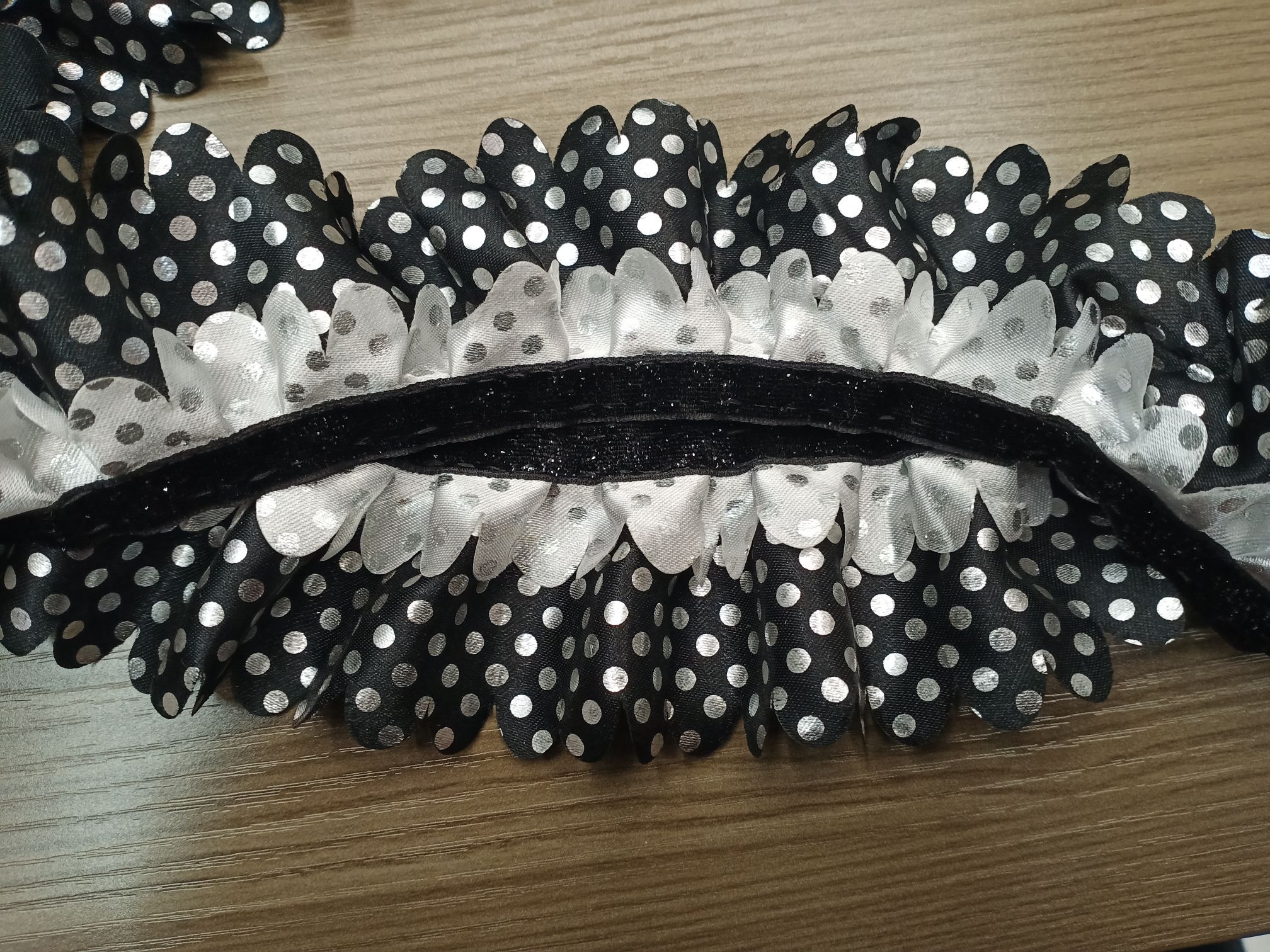 Satin cloth detail image 1